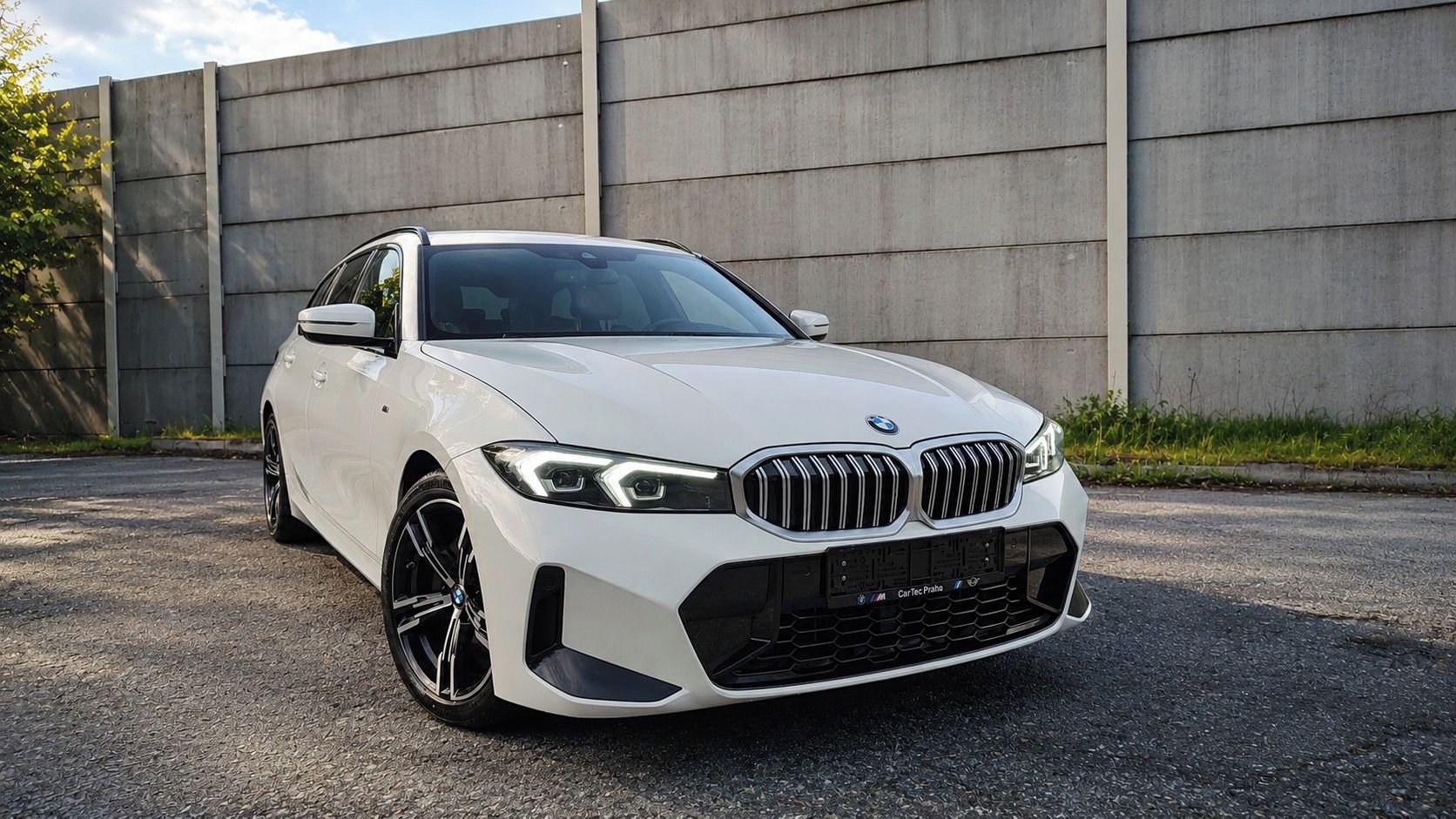 BMW Řada 3, 320d xDrive Touring M Paket - fotka 2