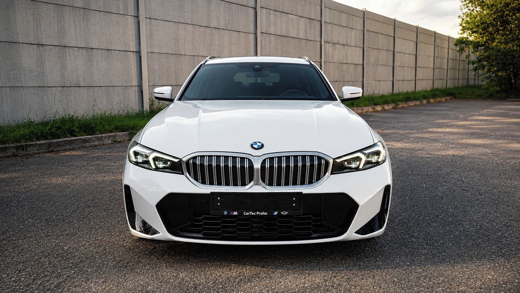 BMW Řada 3, 320d xDrive Touring M Paket - fotka 4