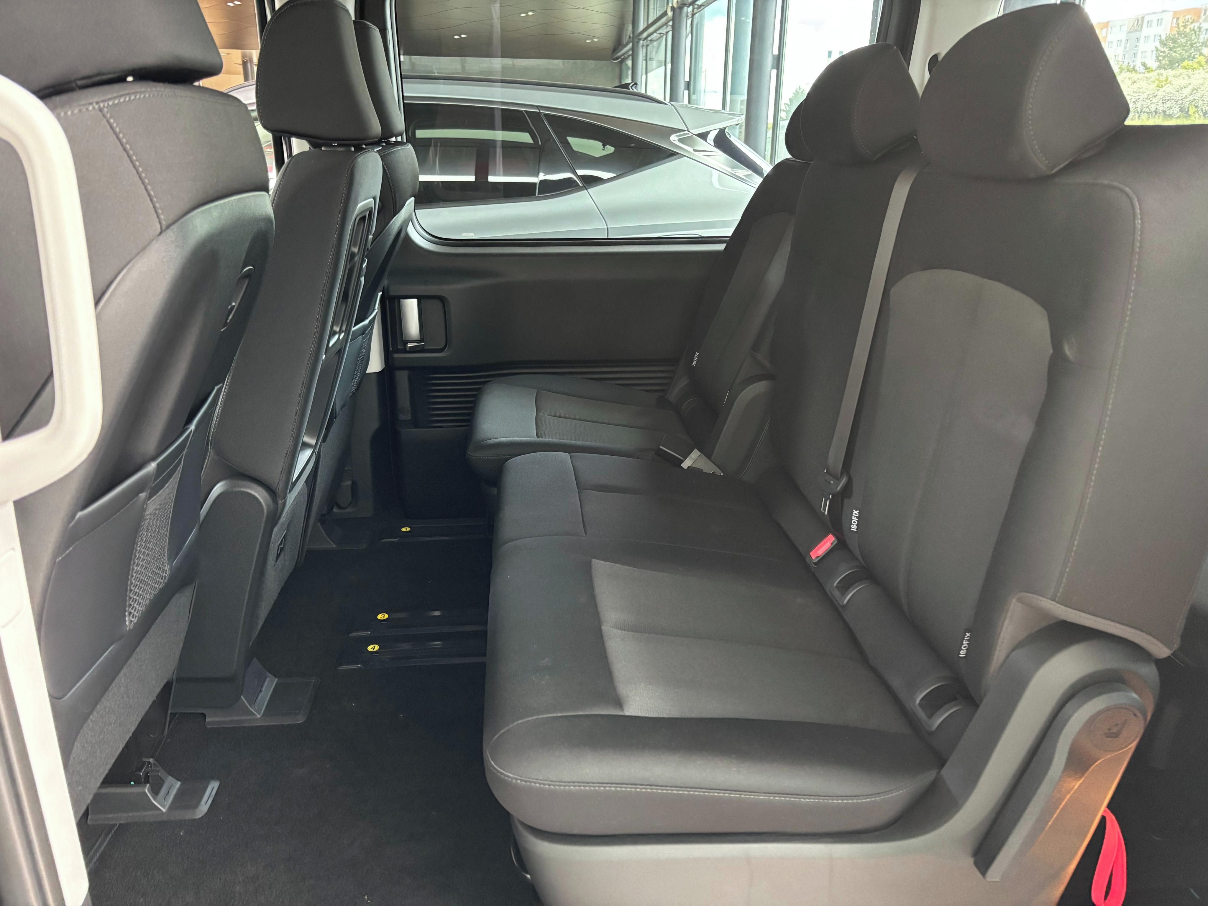 Hyundai Staria, Comfort 1.6TGDI HEV 165kW 9M - fotka 4
