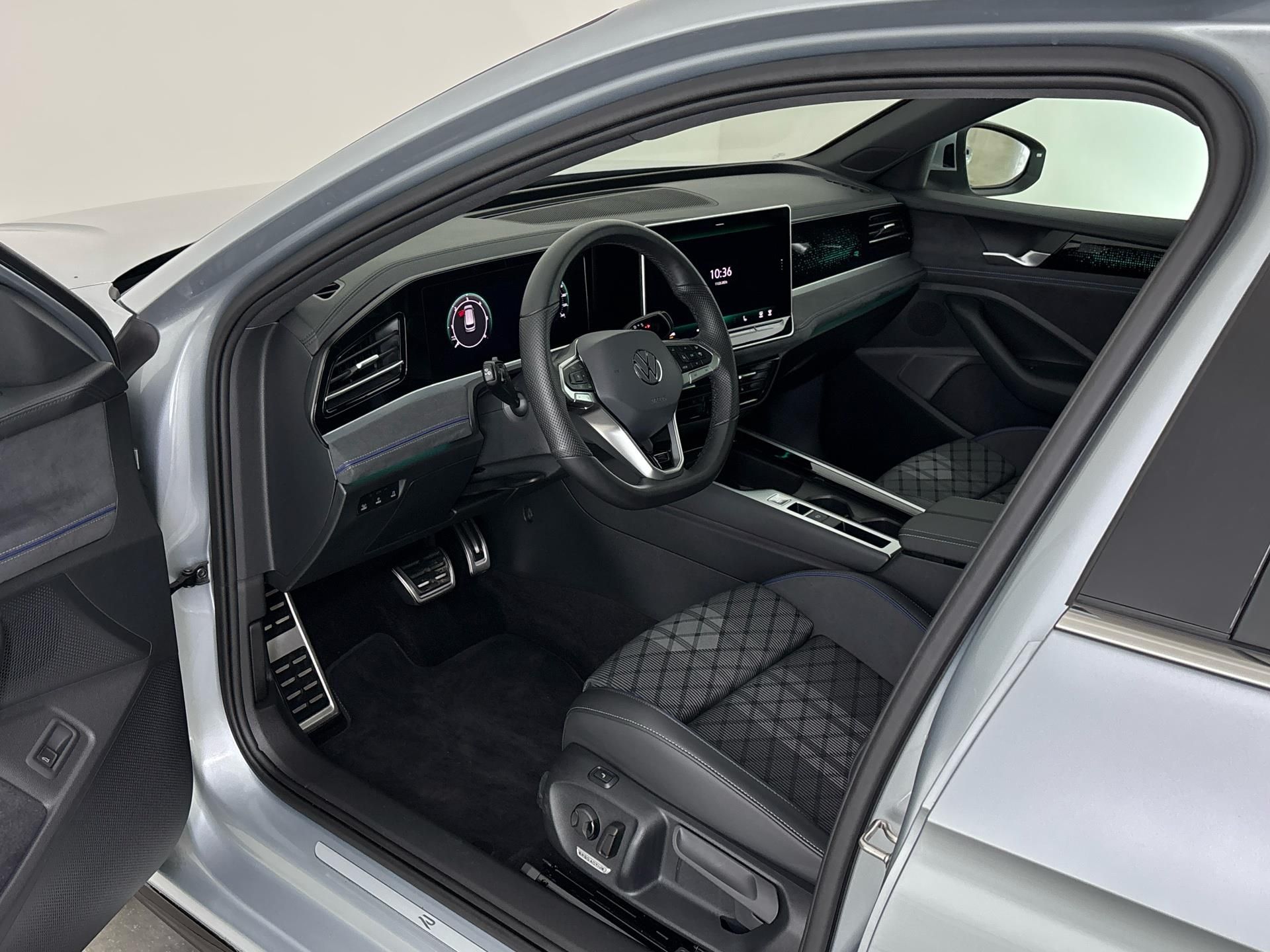 Volkswagen Passat, 2.0 TDI DSG / 110 kW R-Line Pe - fotka 6