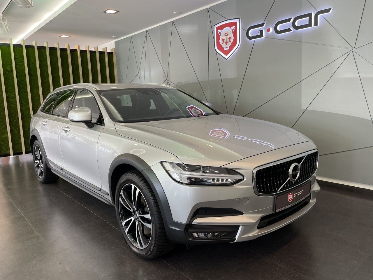 Volvo V90, D5 Cross Country  173 kW AWD - fotka 2