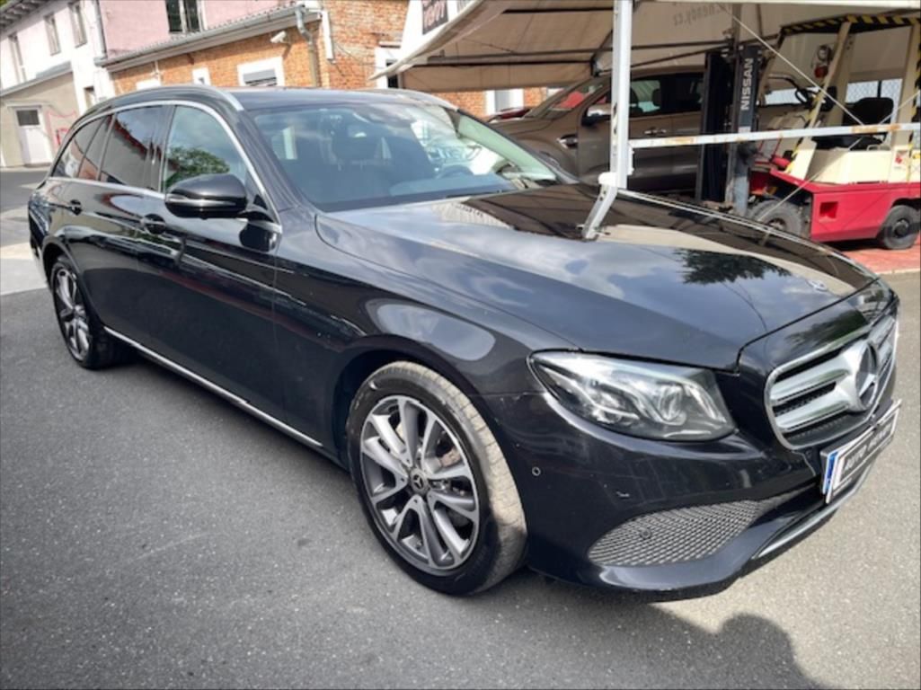 Mercedes-Benz Třídy E, 2,0 220d 4Matic,Head-up,ČR nov - fotka 3