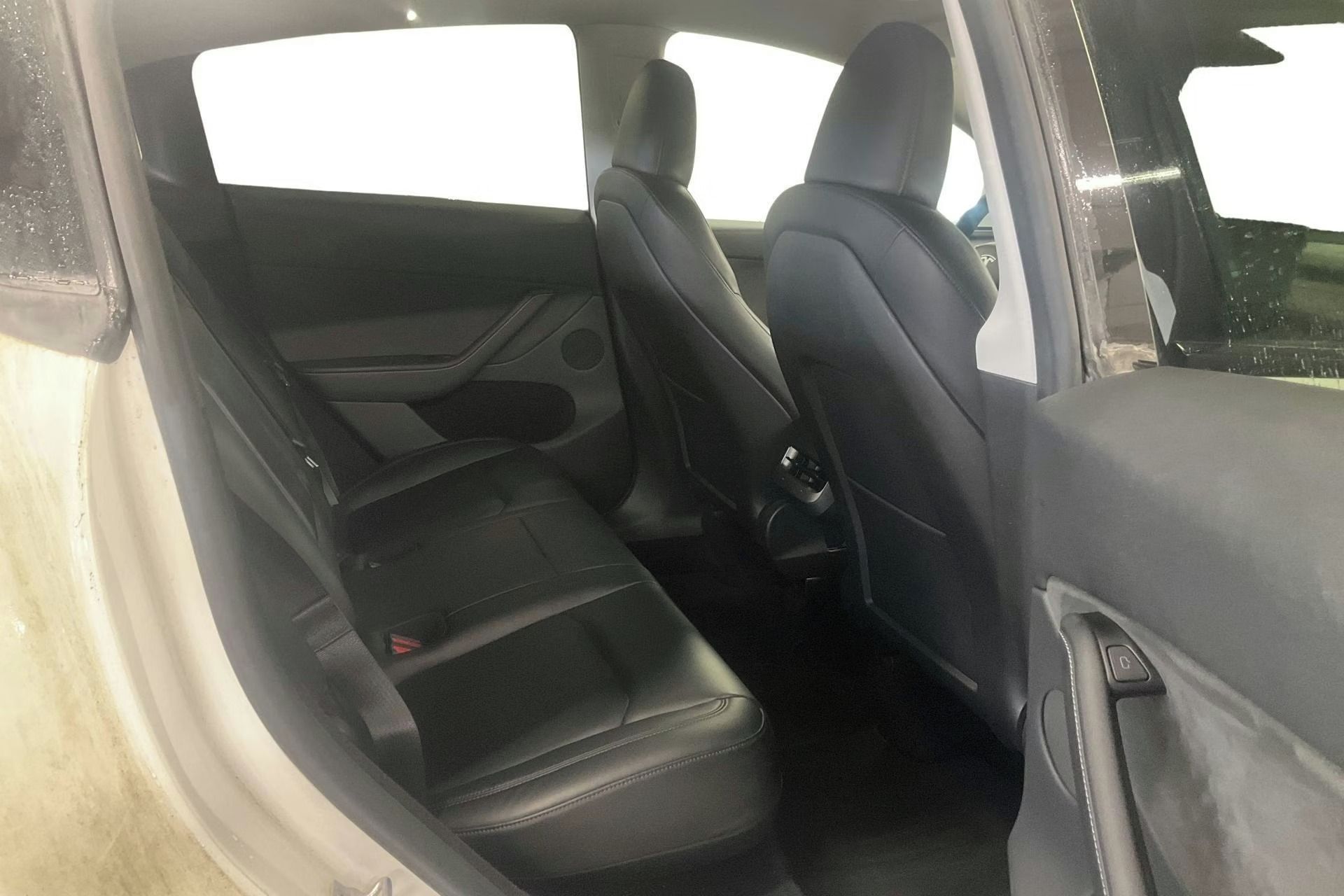 Tesla Model Y, LR2024 Berlín, tažné - fotka 5