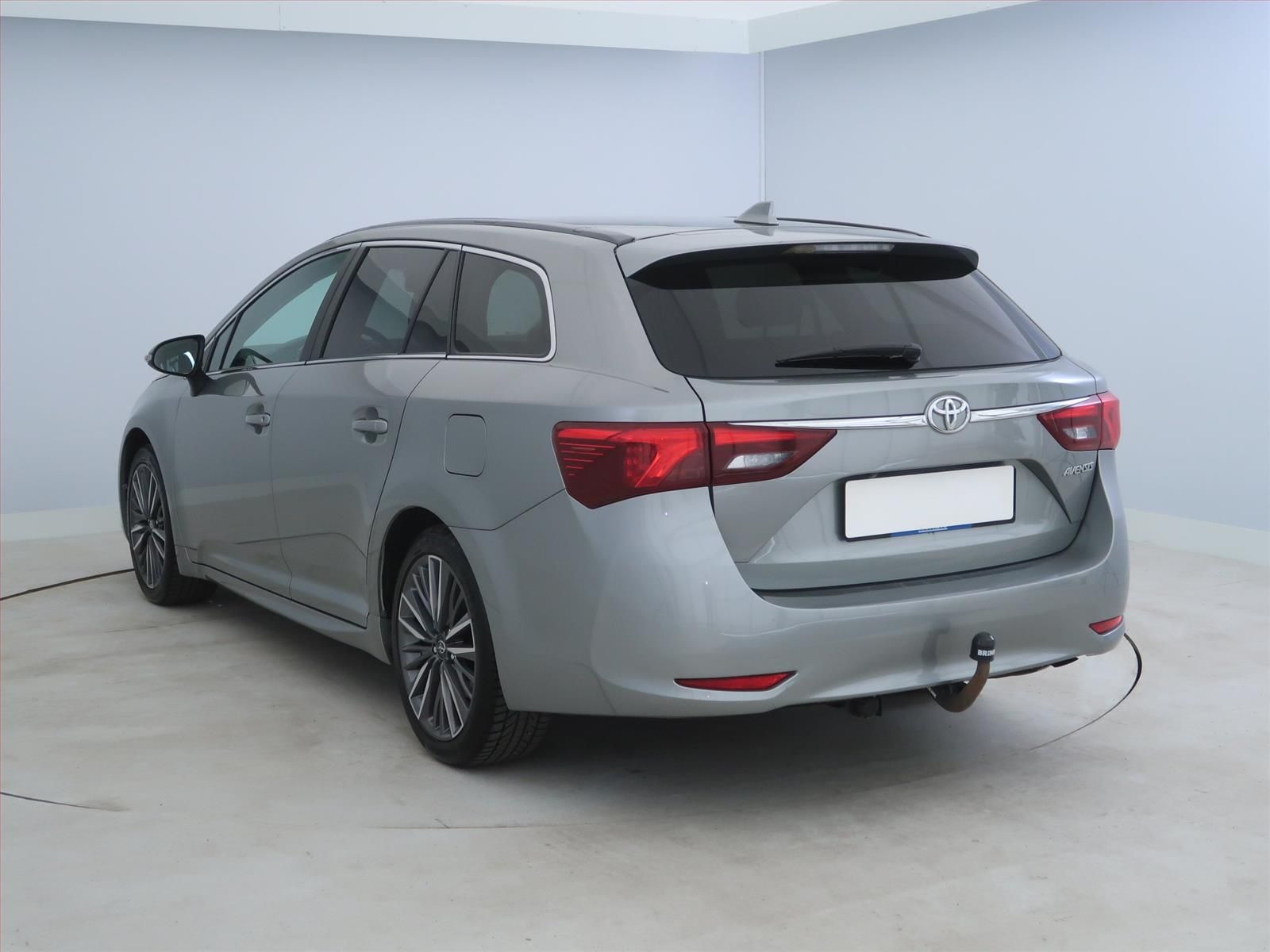 Toyota Avensis, 1.8 Valvematic, Kůže - fotka 4