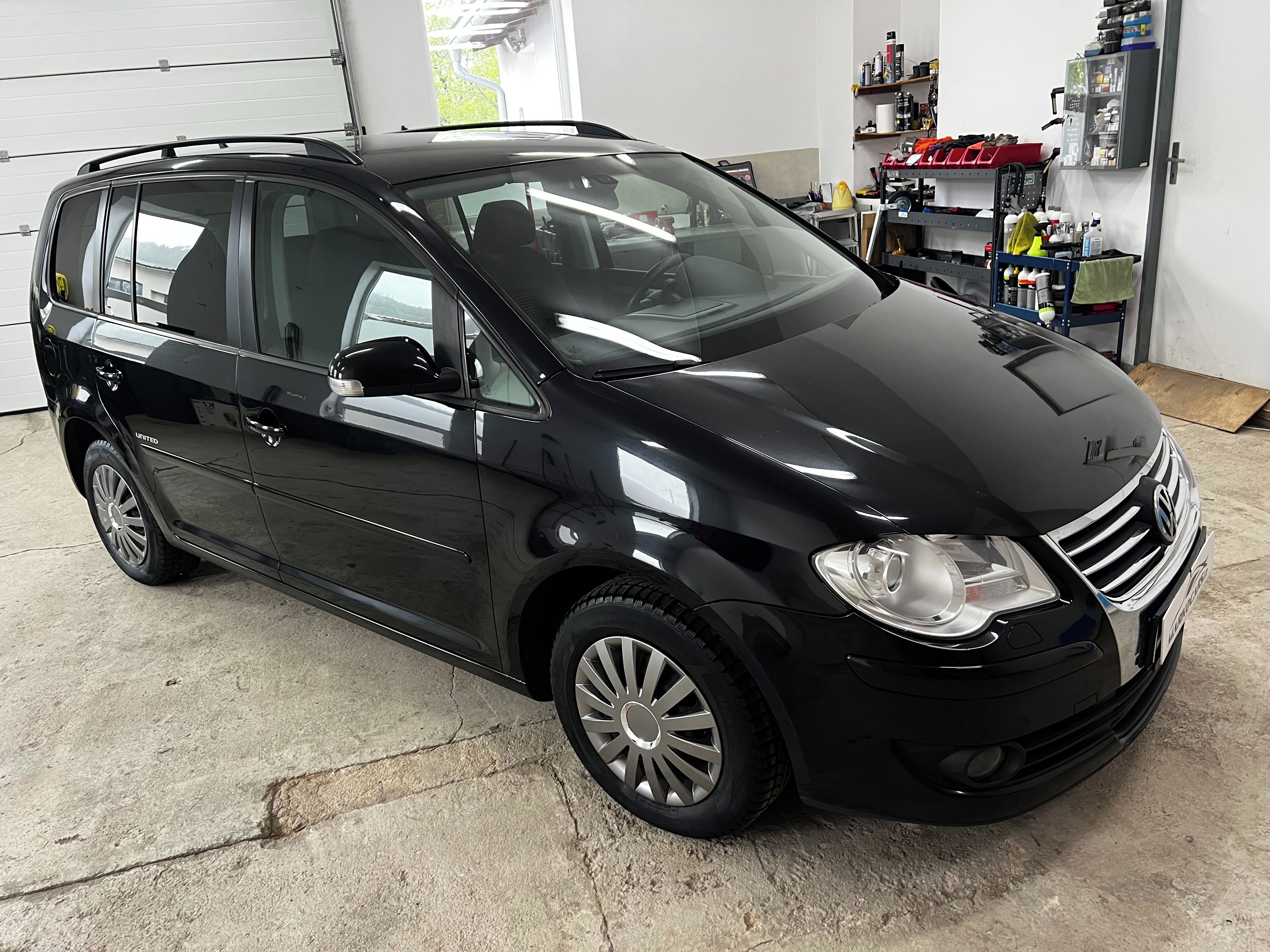 Volkswagen Touran, 2.0 TDi 103KW VYHŘ.SEDADLA - fotka 3