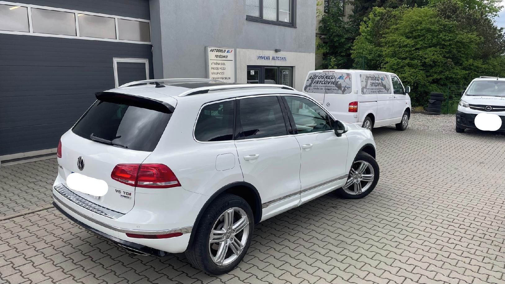 Volkswagen Touareg, 3.0 TDI R-Line 4x4 DSG ČR - fotka 5