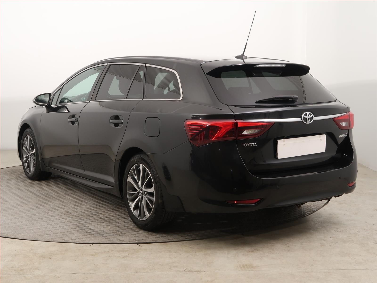 Toyota Avensis, 2.0 D-4D, Serv.kniha, Navi - fotka 4