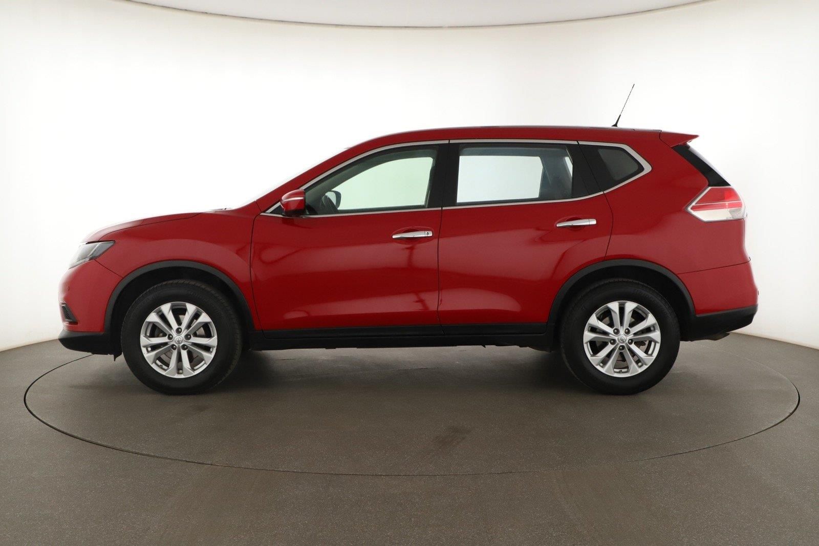 Nissan X-Trail, 1.6 DIG-T, ČR,1.maj - fotka 3