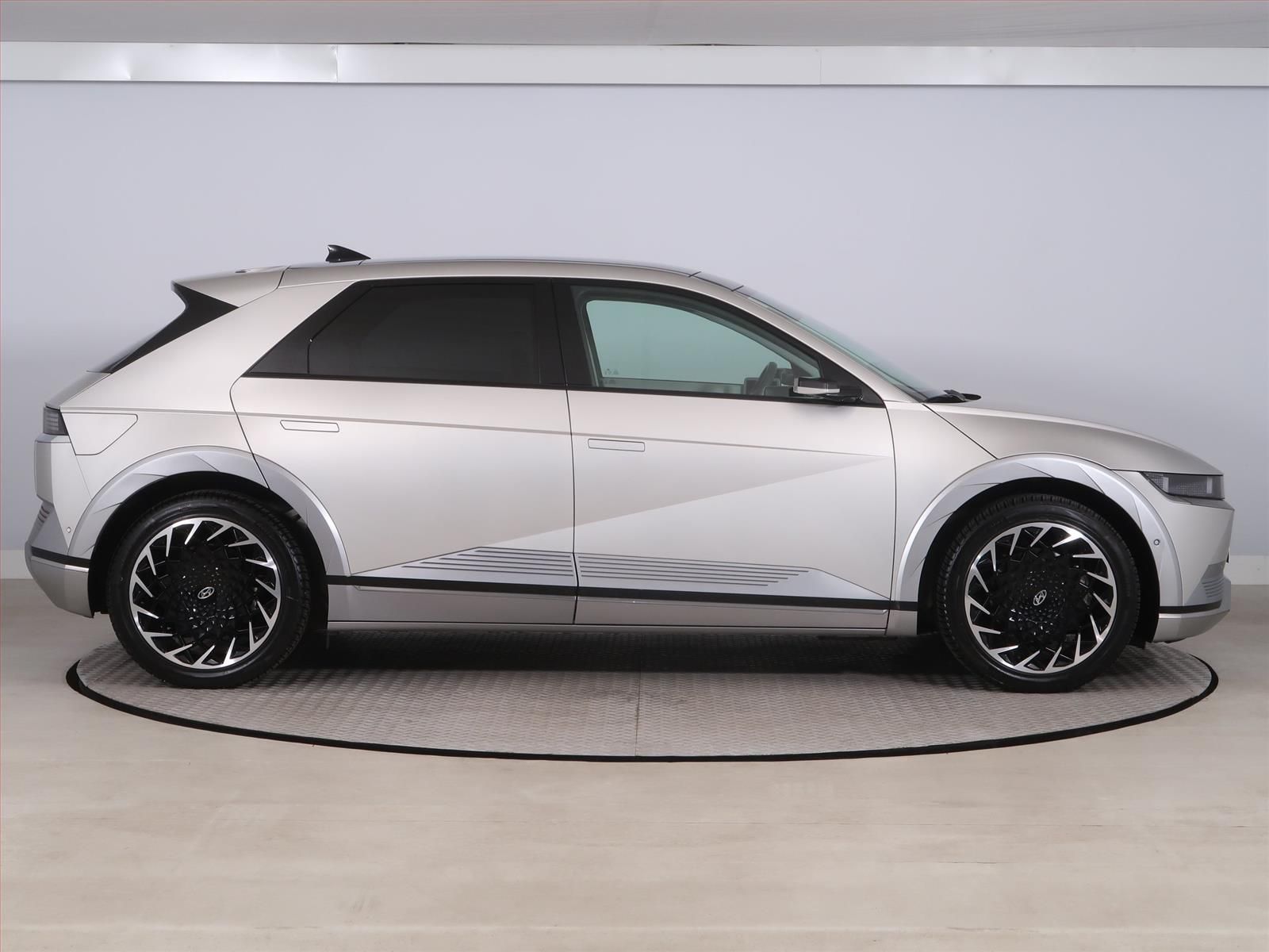 Hyundai Ioniq 5, Power 4x4, SoH 98%, Style - fotka 6
