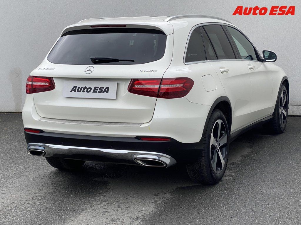 Mercedes-Benz GLC, 2.0 250,ano - fotka 4