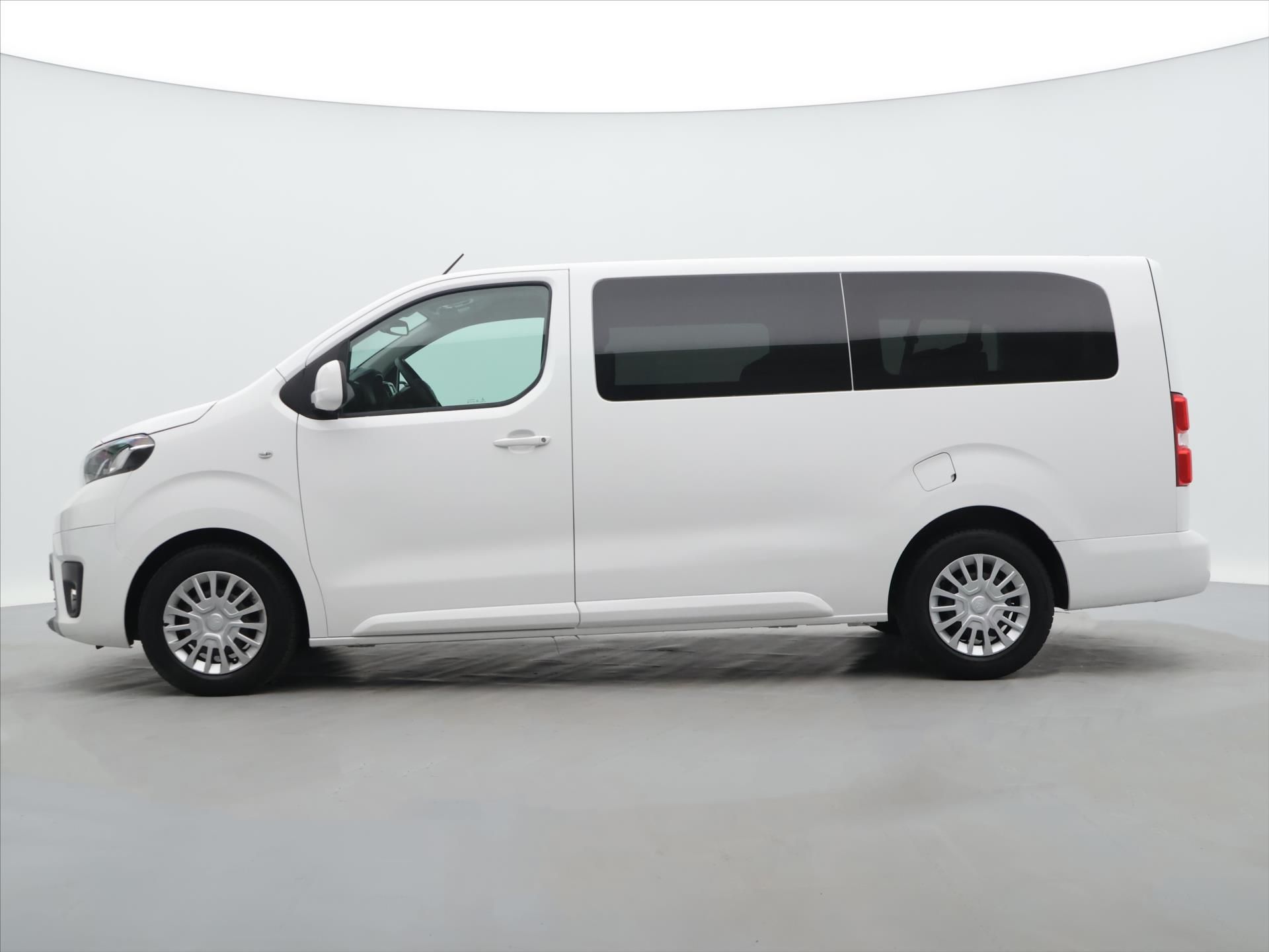 Toyota Proace, 2,0 D-4D 110kW L2 CZ DPH - fotka 4