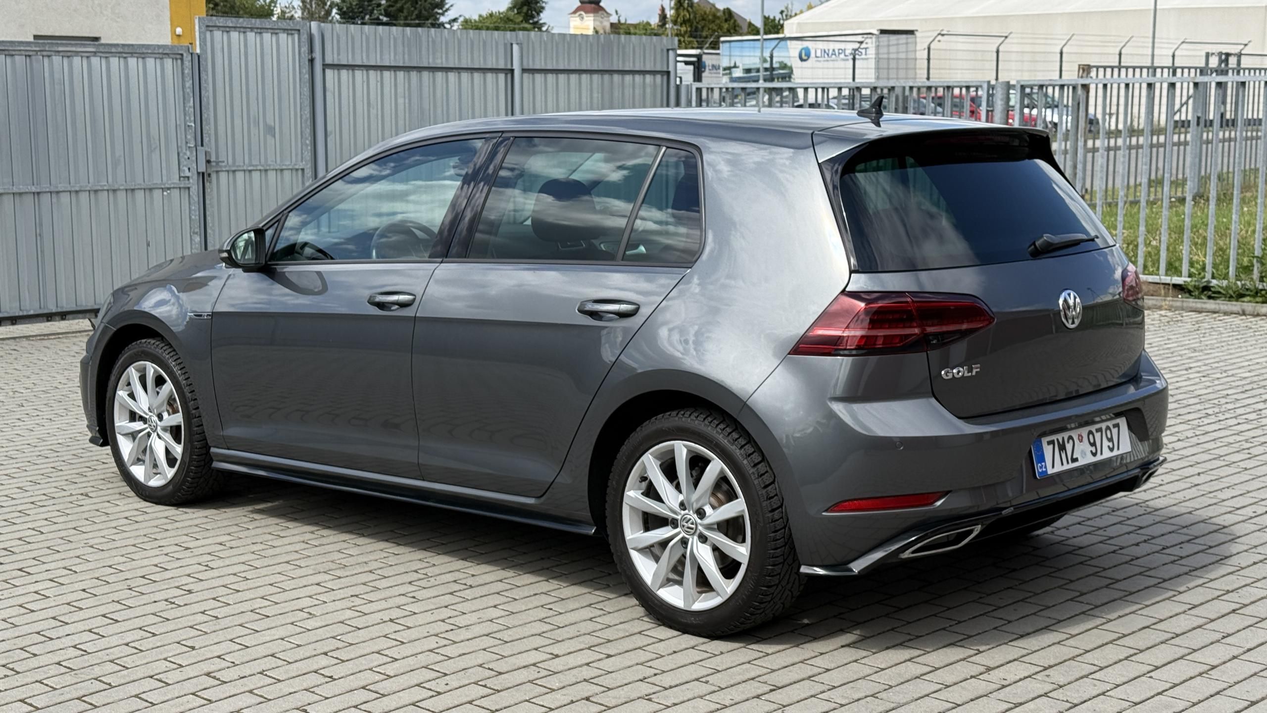 Volkswagen Golf, 1.0TSi*63kW*R-LINE*55TKM* - fotka 2