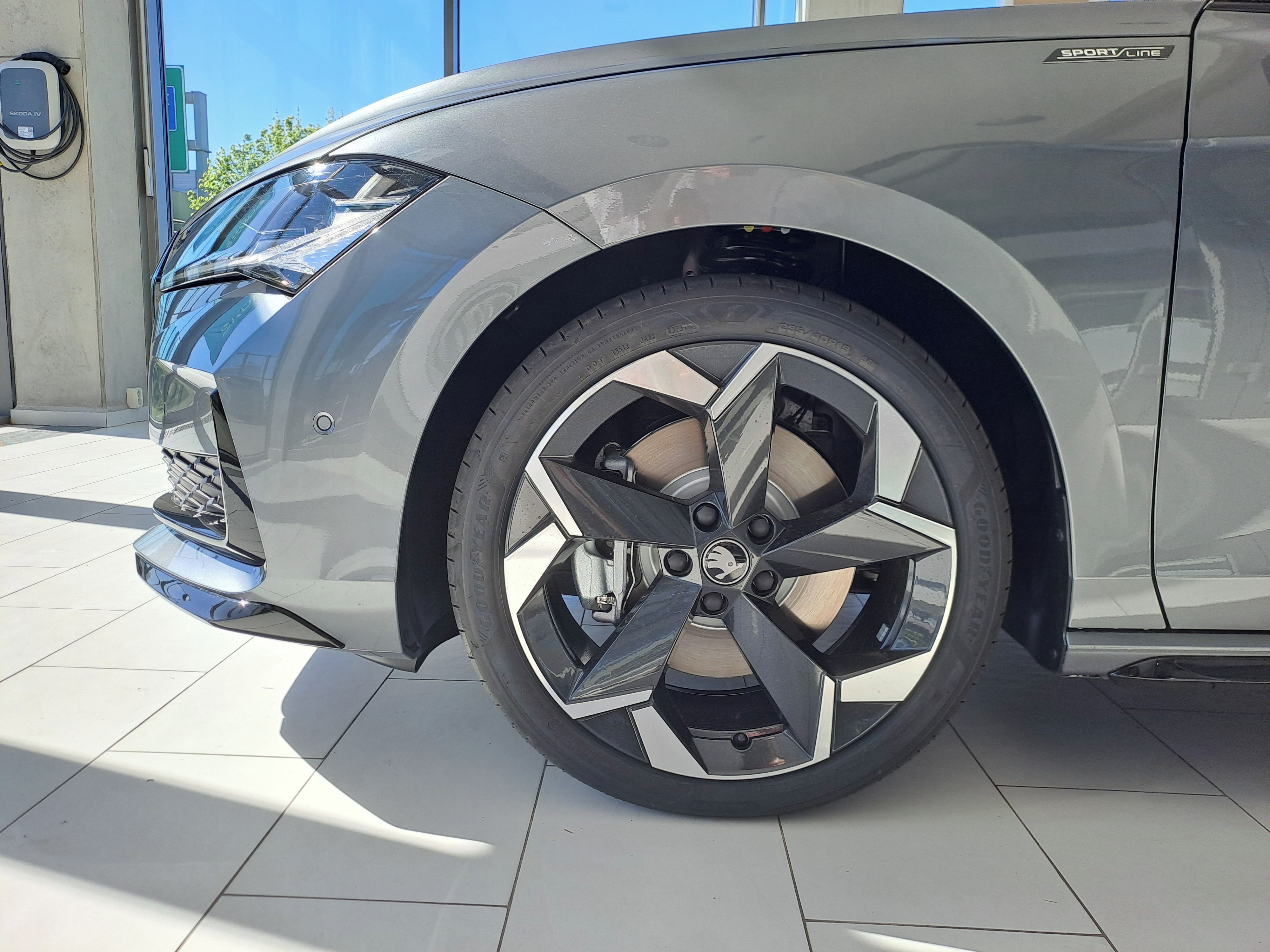 Škoda Superb, 2,0 TDI 142 kW 4x4 Sportline - fotka 4