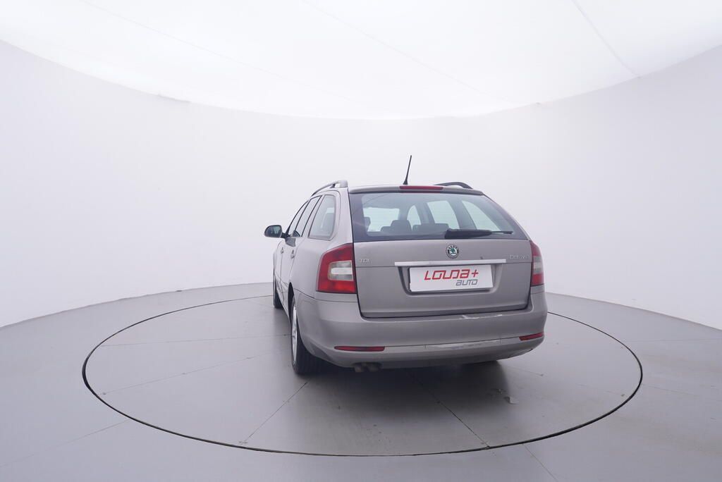 Škoda Octavia, Ambiente 1.9 TDI 77 kW - fotka 4