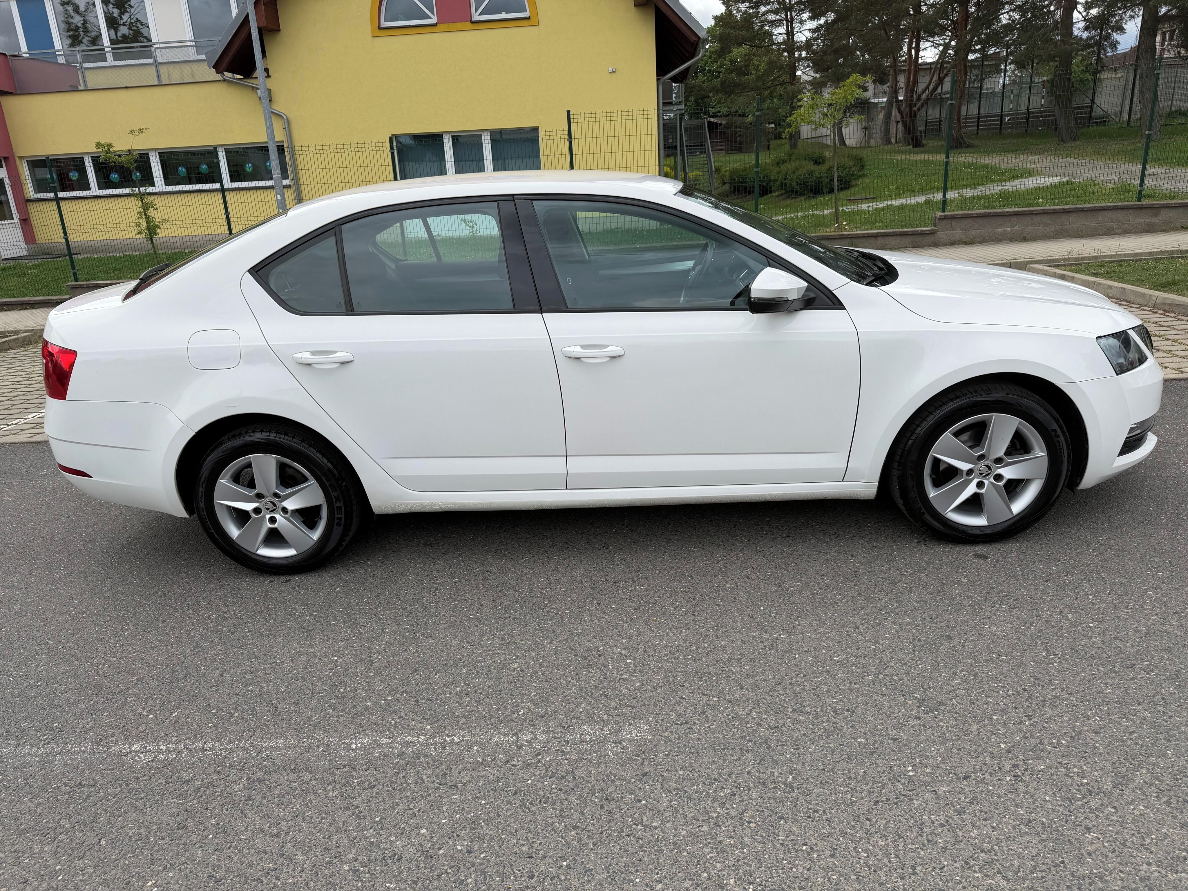 Škoda Octavia, 1.6 TDI, 85 KW, KOUPENO V ČR - fotka 5