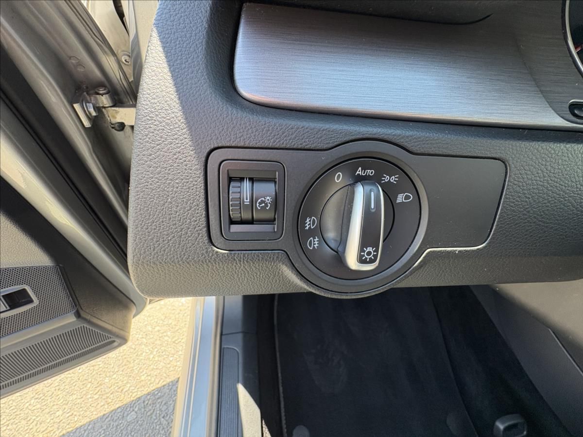Volkswagen Passat, 2,0 TDi130kW Xen,ACC,Pano,NezT - fotka 6