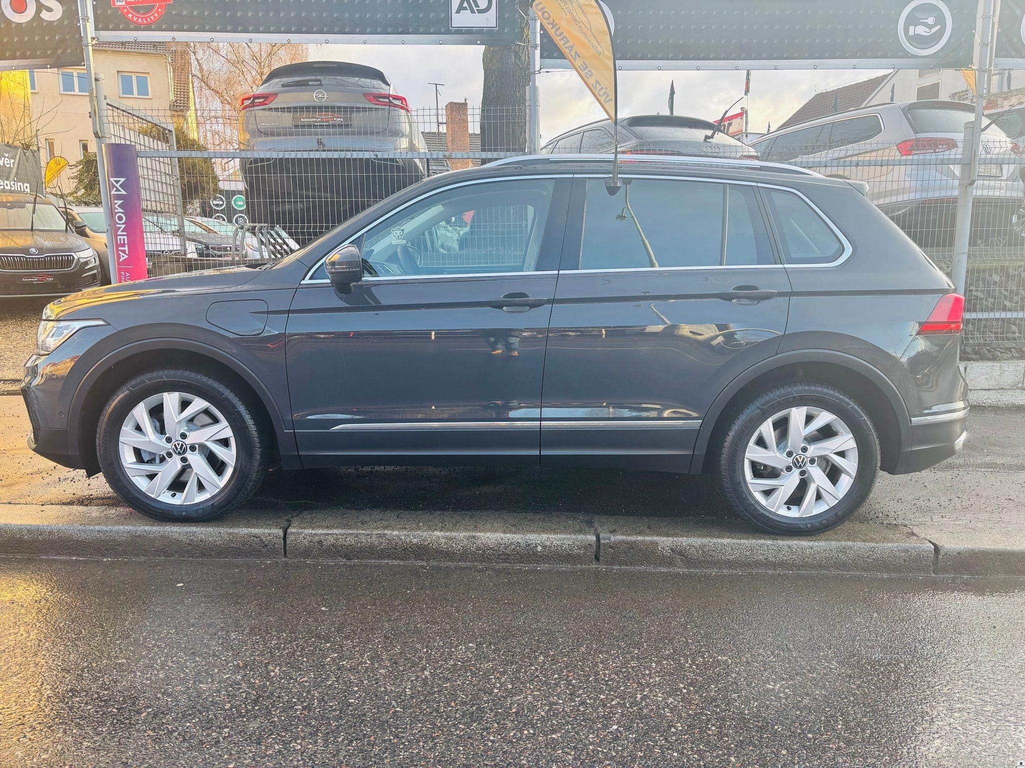 Volkswagen Tiguan, PHEV/2023/PREMIUM-1M-ZÁRUKA24 - fotka 2