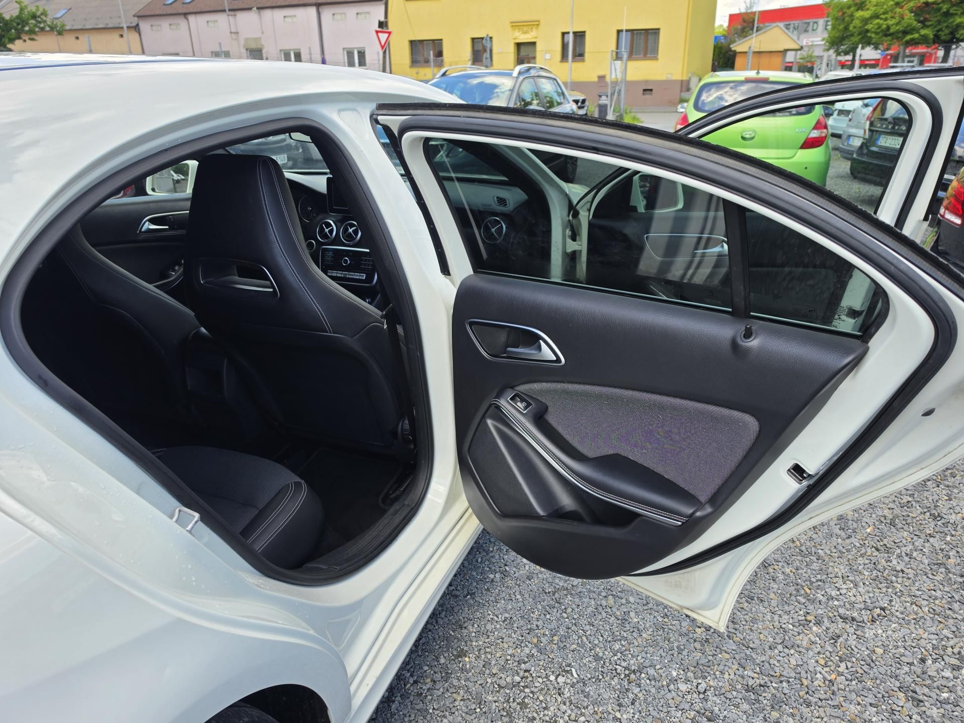 Mercedes-Benz Třídy A, 160i - fotka 5