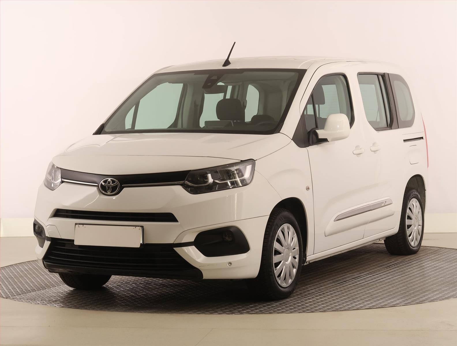Toyota Proace City Verso, 1.2 T, Shuttle, 5Míst, Klima - fotka 2