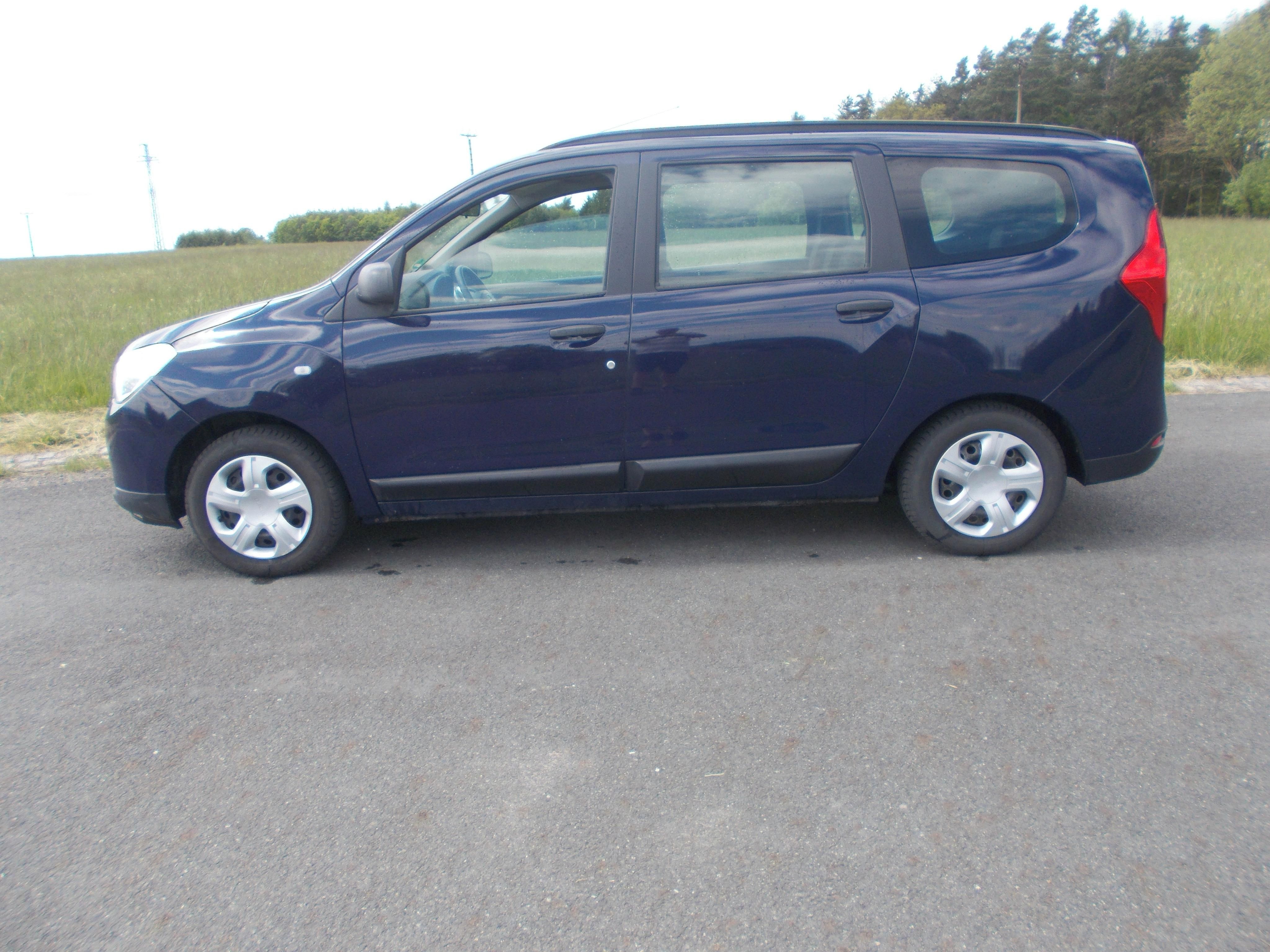 Dacia Lodgy, 1,6 7 míst 136 000KM nová STK - fotka 2