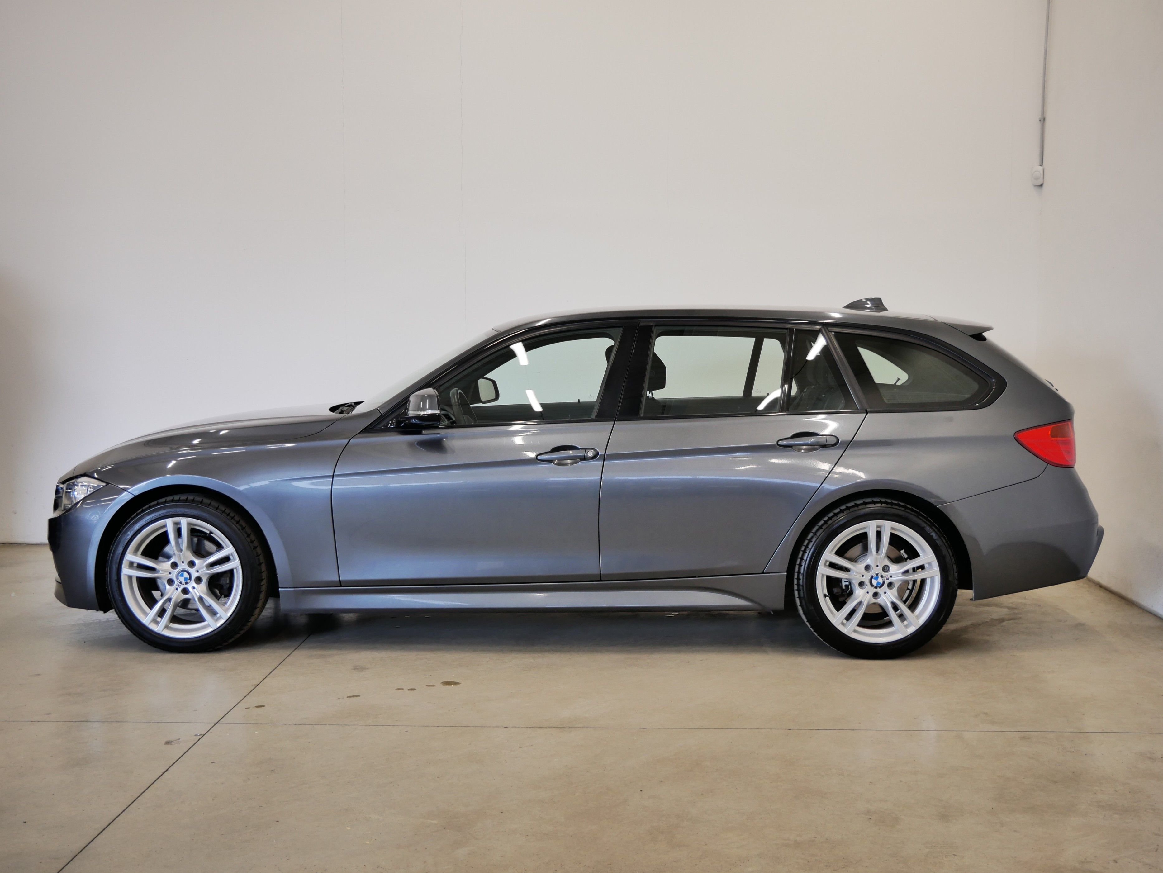 BMW Řada 3, 320D 135 kW xDrive - fotka 3