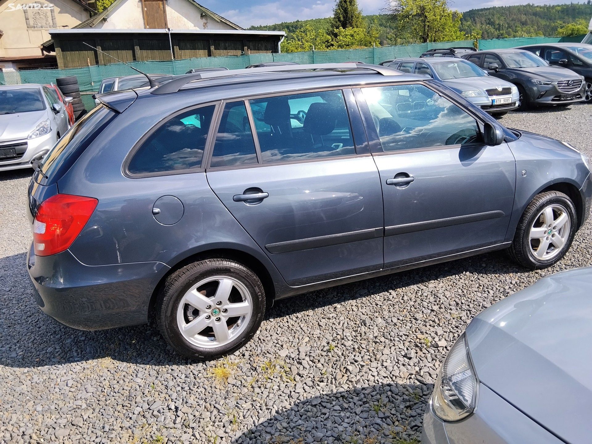Škoda Fabia, 1.4 16v Výhřev. sed., Tempomat - fotka 6