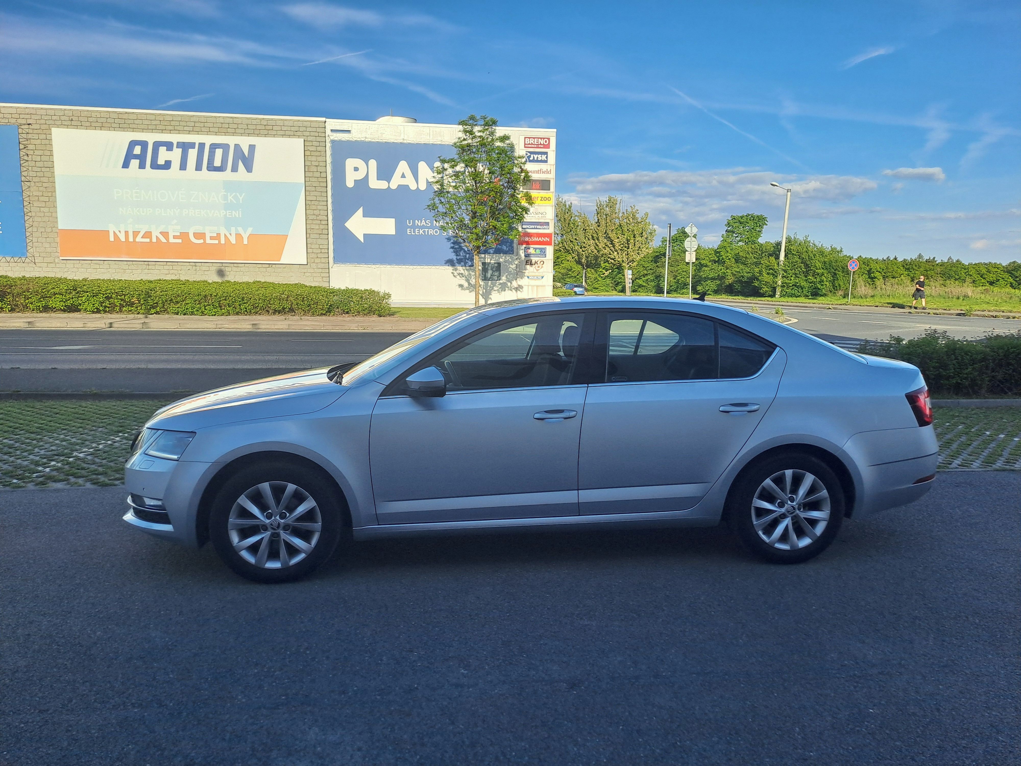 Škoda Octavia, 2.0TDI 110KW 1.MAJ STYLE+ TOP - fotka 4