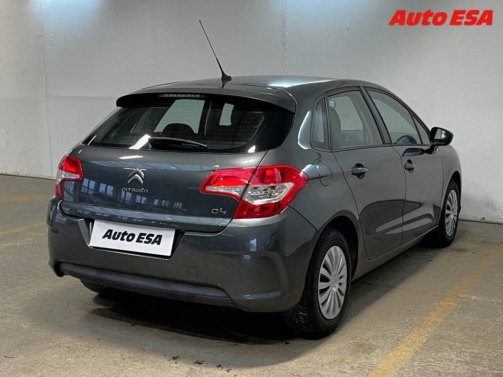 Citroën C4, 1.4 i,2.maj,AC,temp - fotka 4