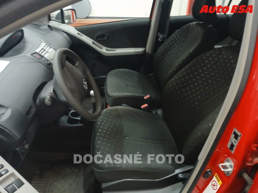 Toyota Yaris, 1.3,1.maj,ČR,AC - fotka 3