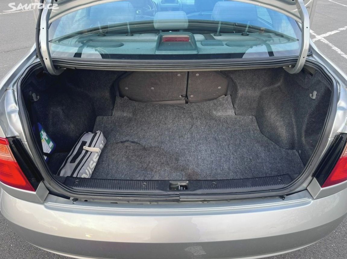 Nissan Almera, Nissan Almera 1.5i - fotka 3