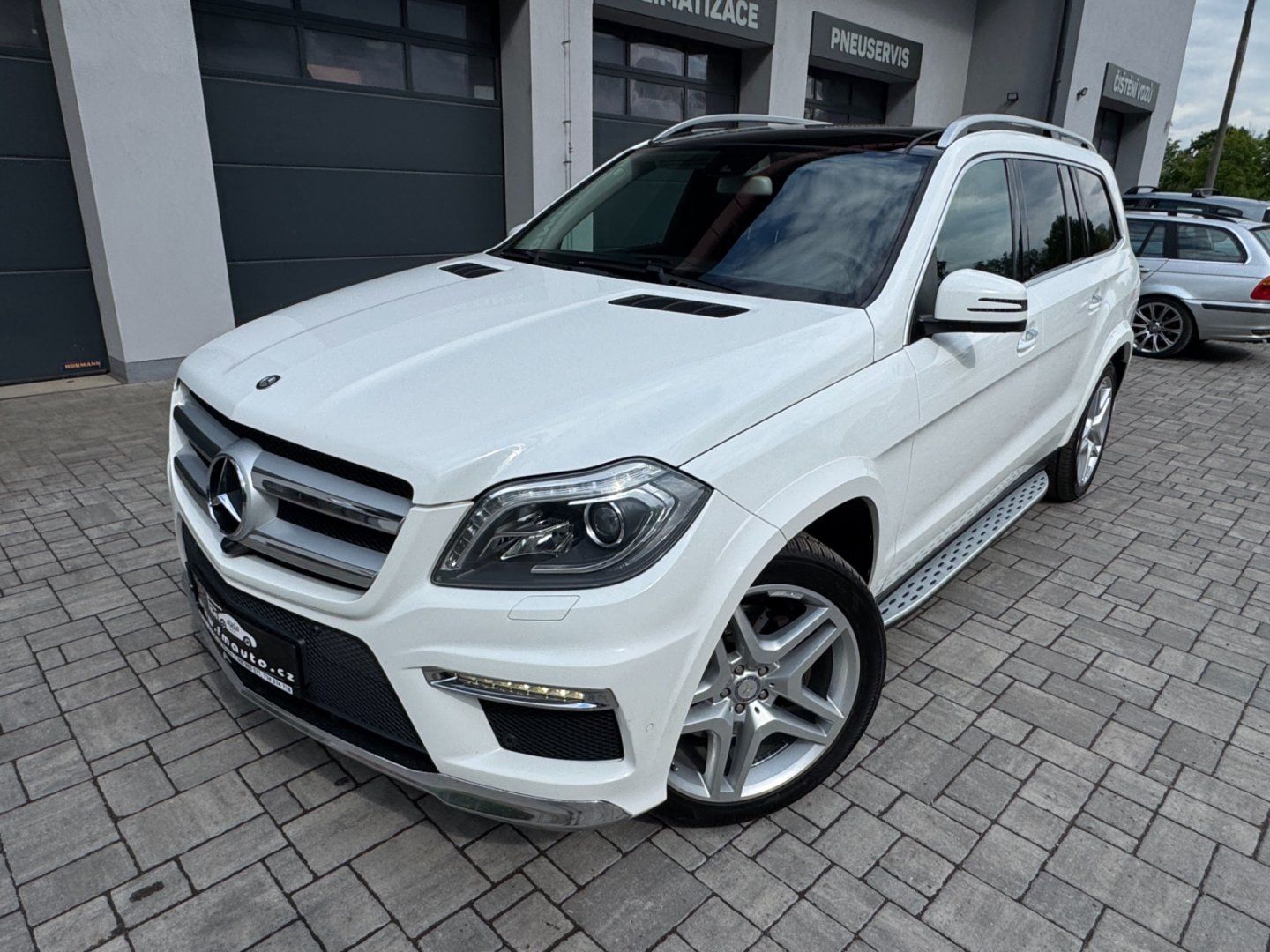 Mercedes-Benz GL, 500 4MATIC - fotka 2