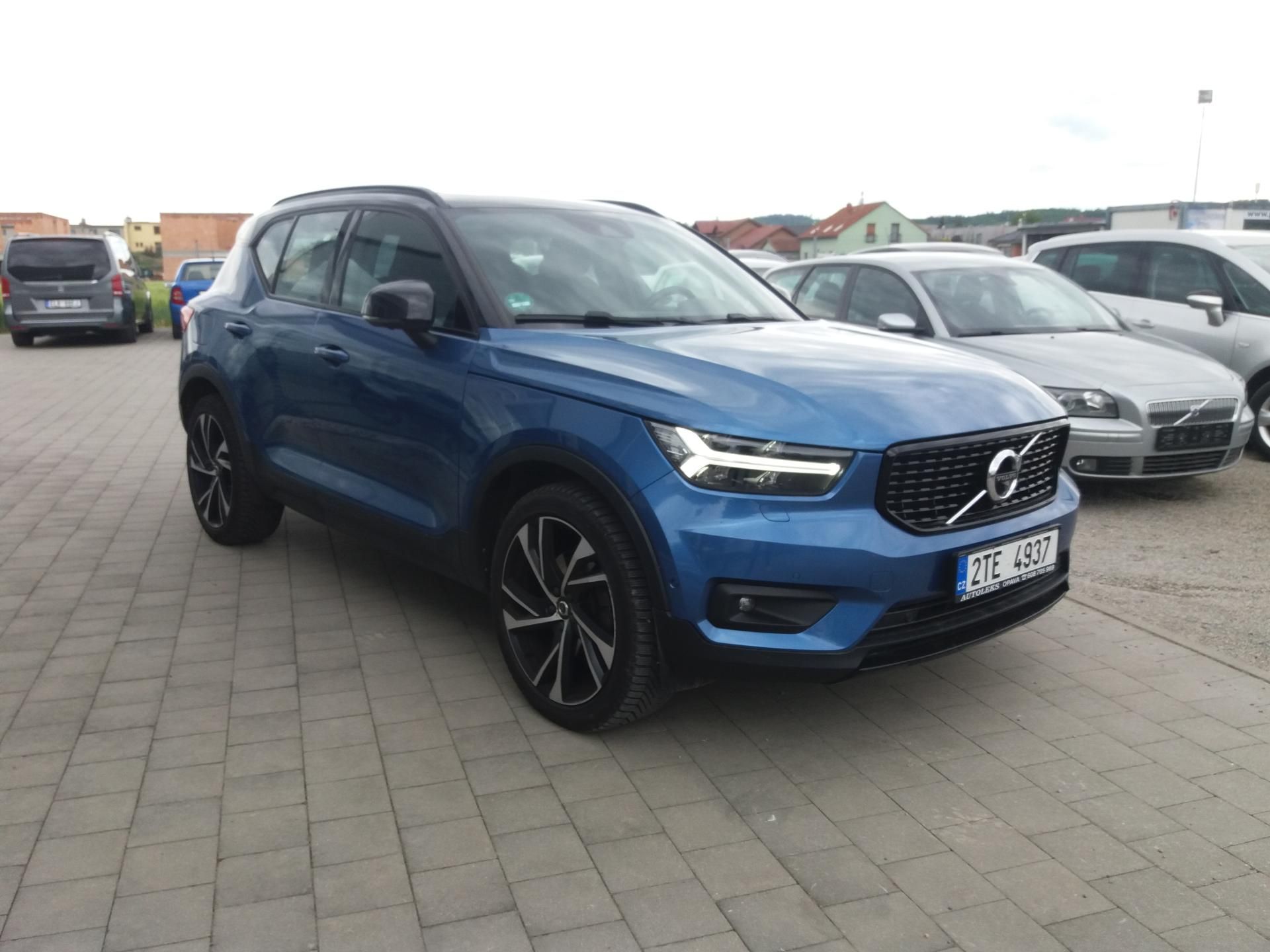 Volvo XC40, 2.0D4,140kW,AWD R- DESIGN !! - fotka 3