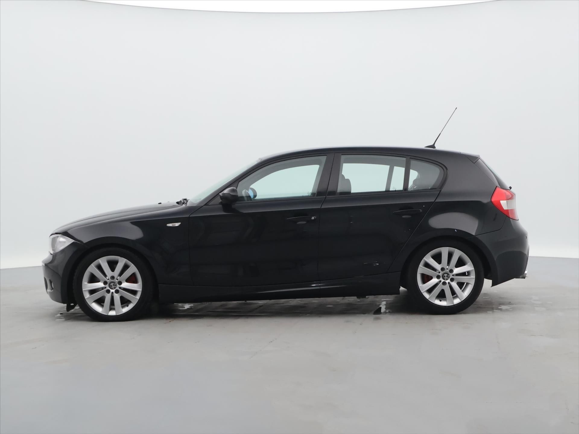 BMW Řada 1, 3,0 130i 209kW Aut.Klima - fotka 4