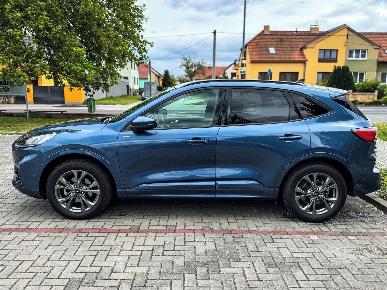 Ford Kuga, 2.5 HEV AWD ST-Line X 140kW - fotka 2