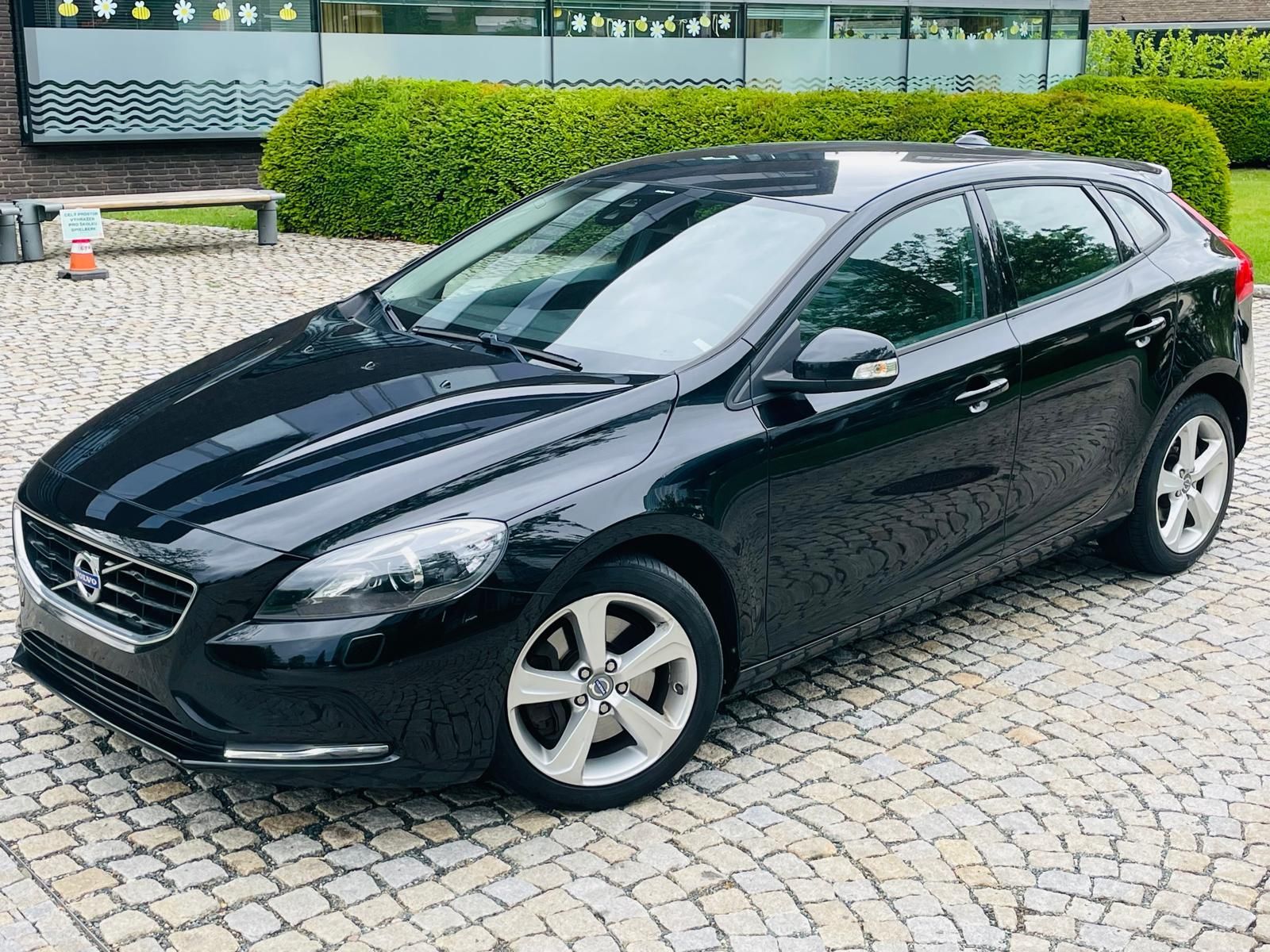 Volvo V40, 2.0D3 5VÁLEC MANUÁL 1MAJITEL - fotka 4