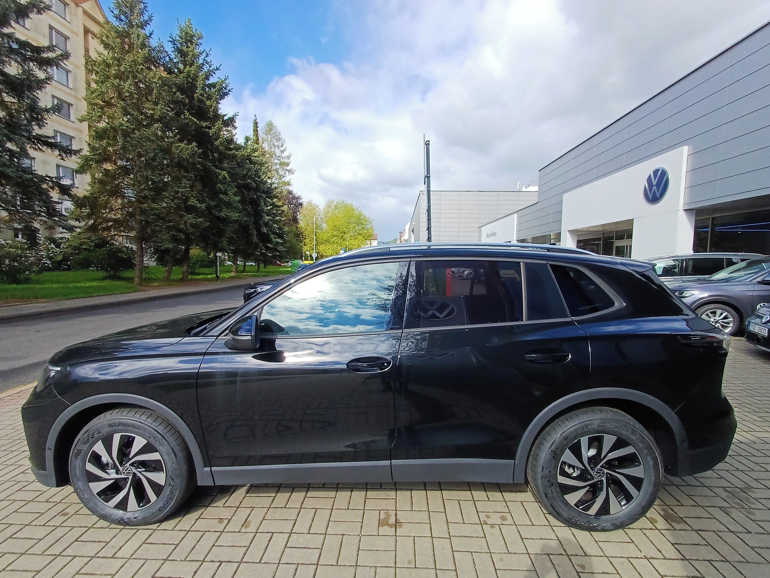 Volkswagen Tiguan, VW Tiguan People 2,0 TDI 110kW - fotka 3
