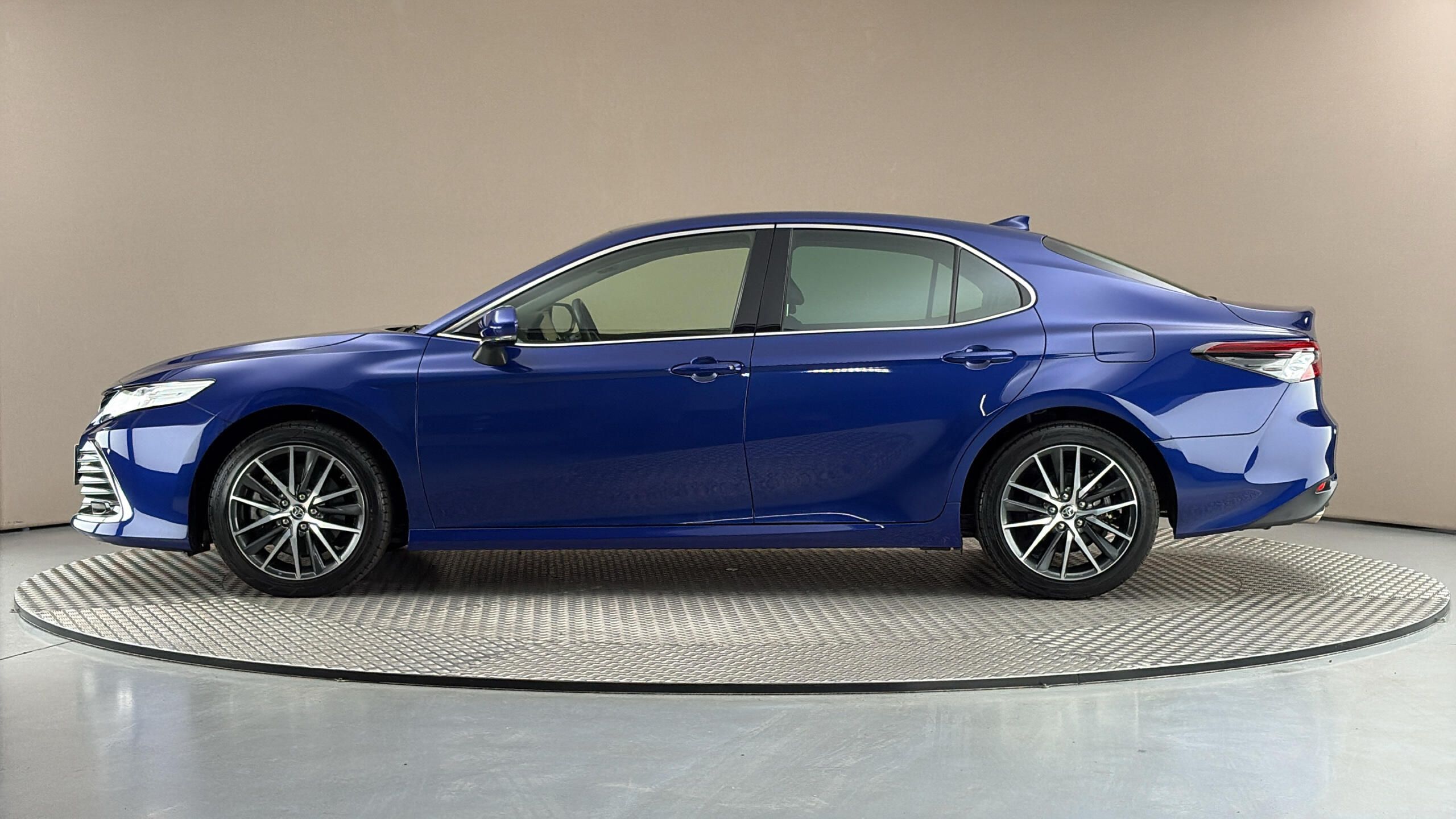 Toyota Camry, 2.5 Hybrid AUT Executive - fotka 4