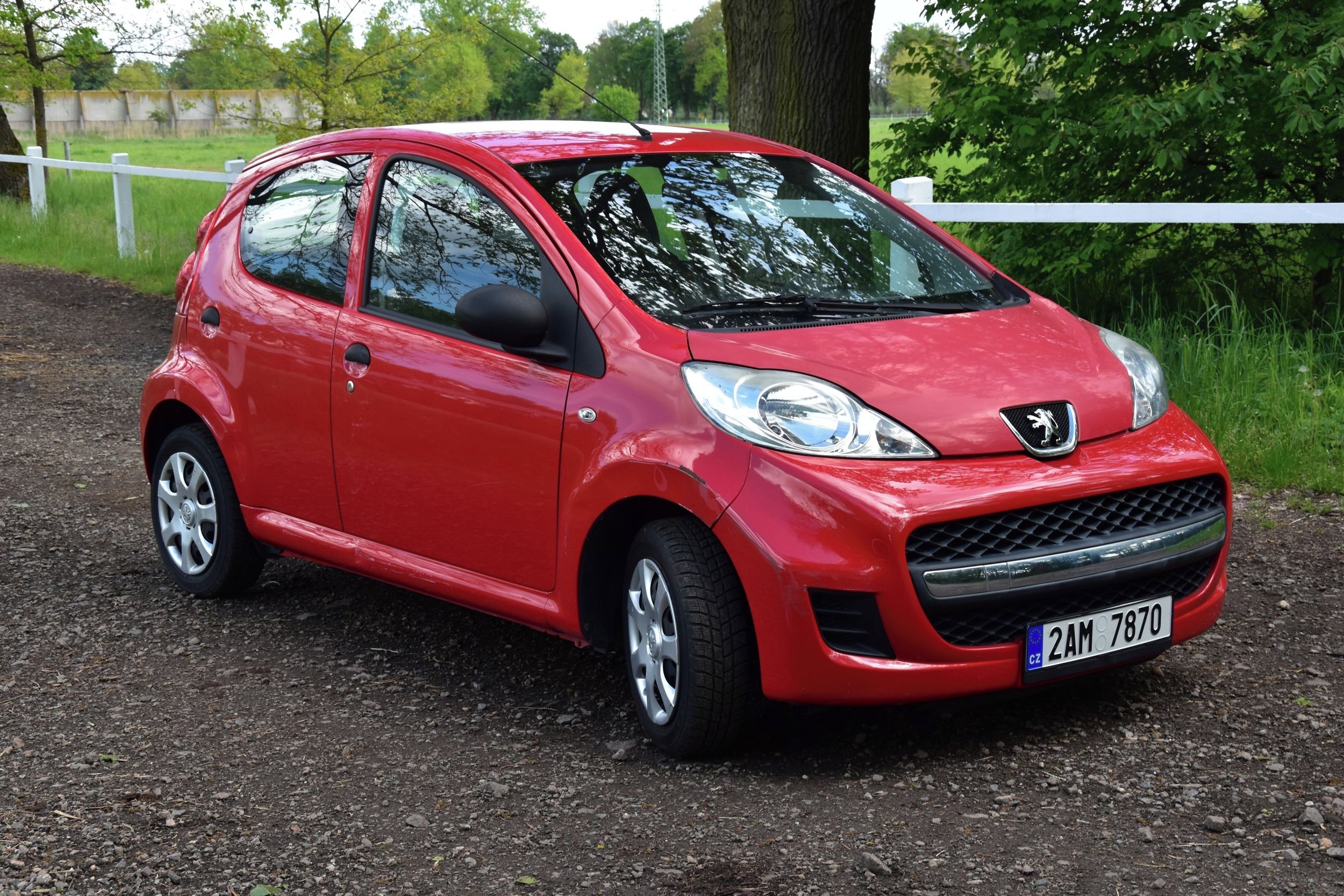 Peugeot 107, 1,0i 50 kW, nová STK - fotka 2