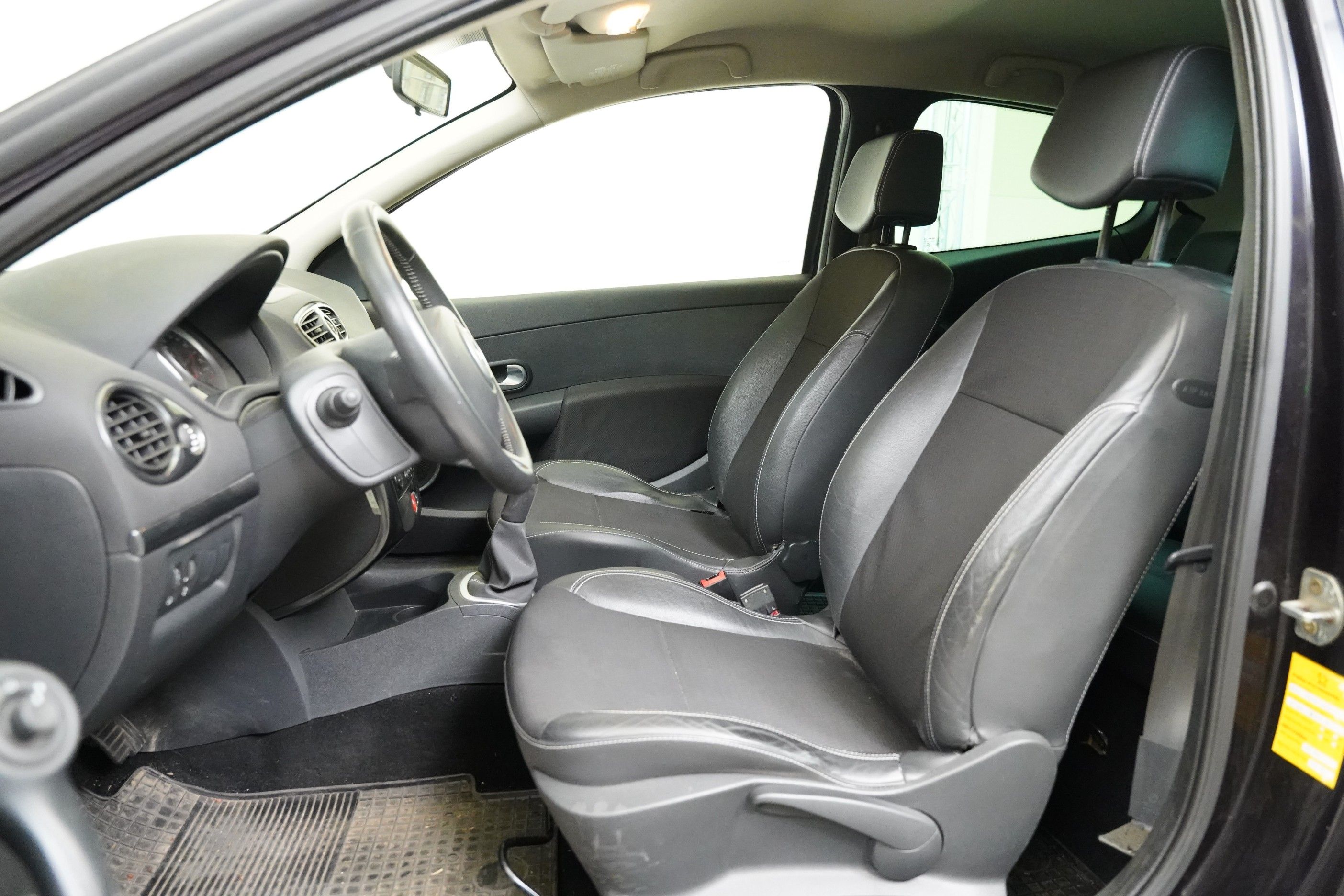 Renault Clio, 1.6 i 65 kW - fotka 5