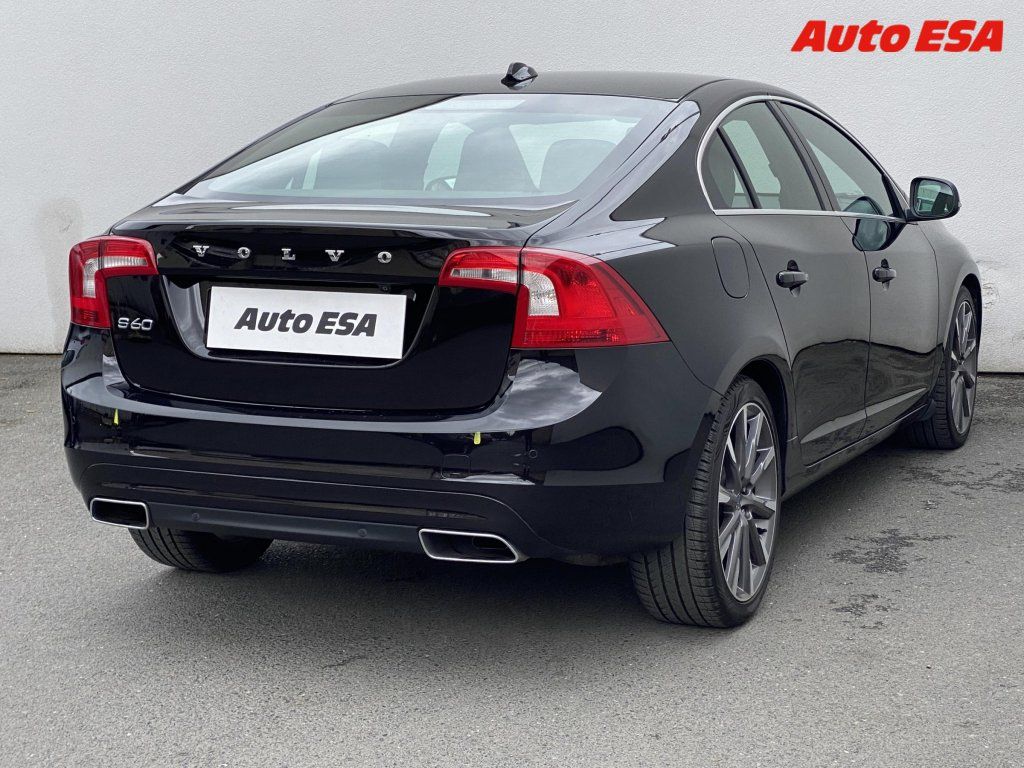 Volvo S60, 2.4,Summum - fotka 4
