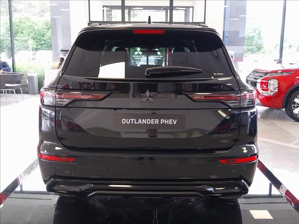 Mitsubishi Outlander, 2.4 PHEV MY26  BLACK EDITION - fotka 4