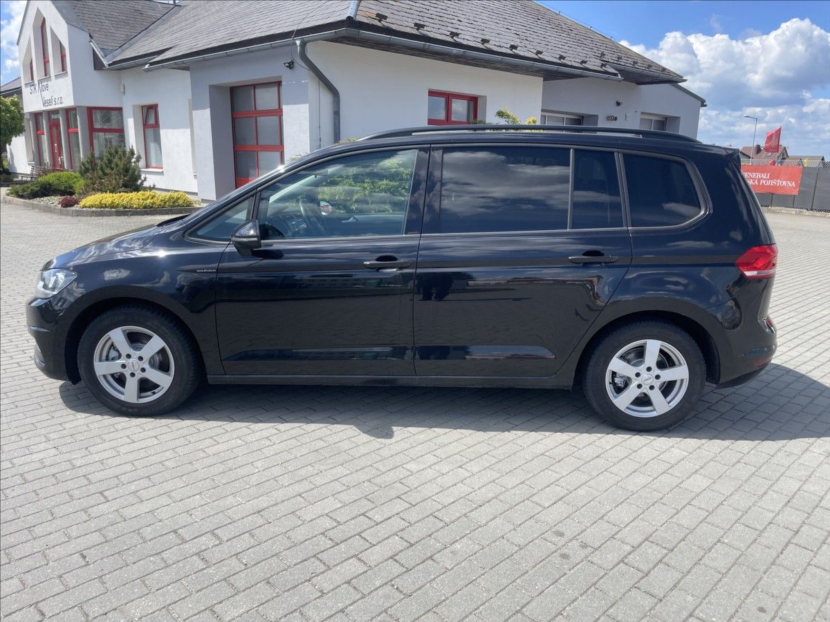 Volkswagen Touran, 2,0 TDi 110kw Highline Panoram - fotka 2