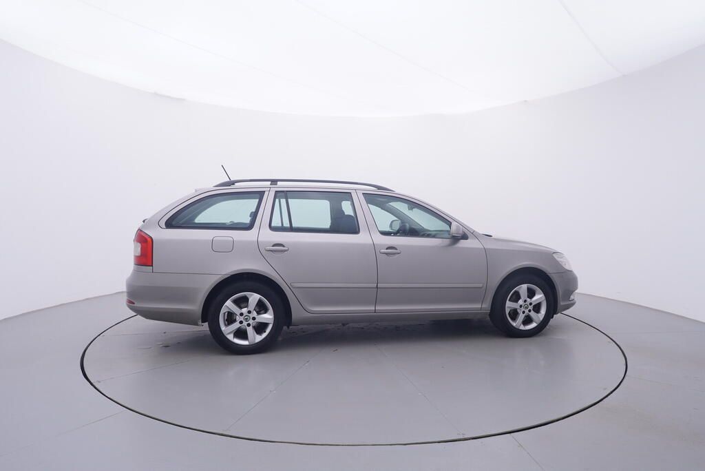 Škoda Octavia, Ambiente 1.9 TDI 77 kW - fotka 6