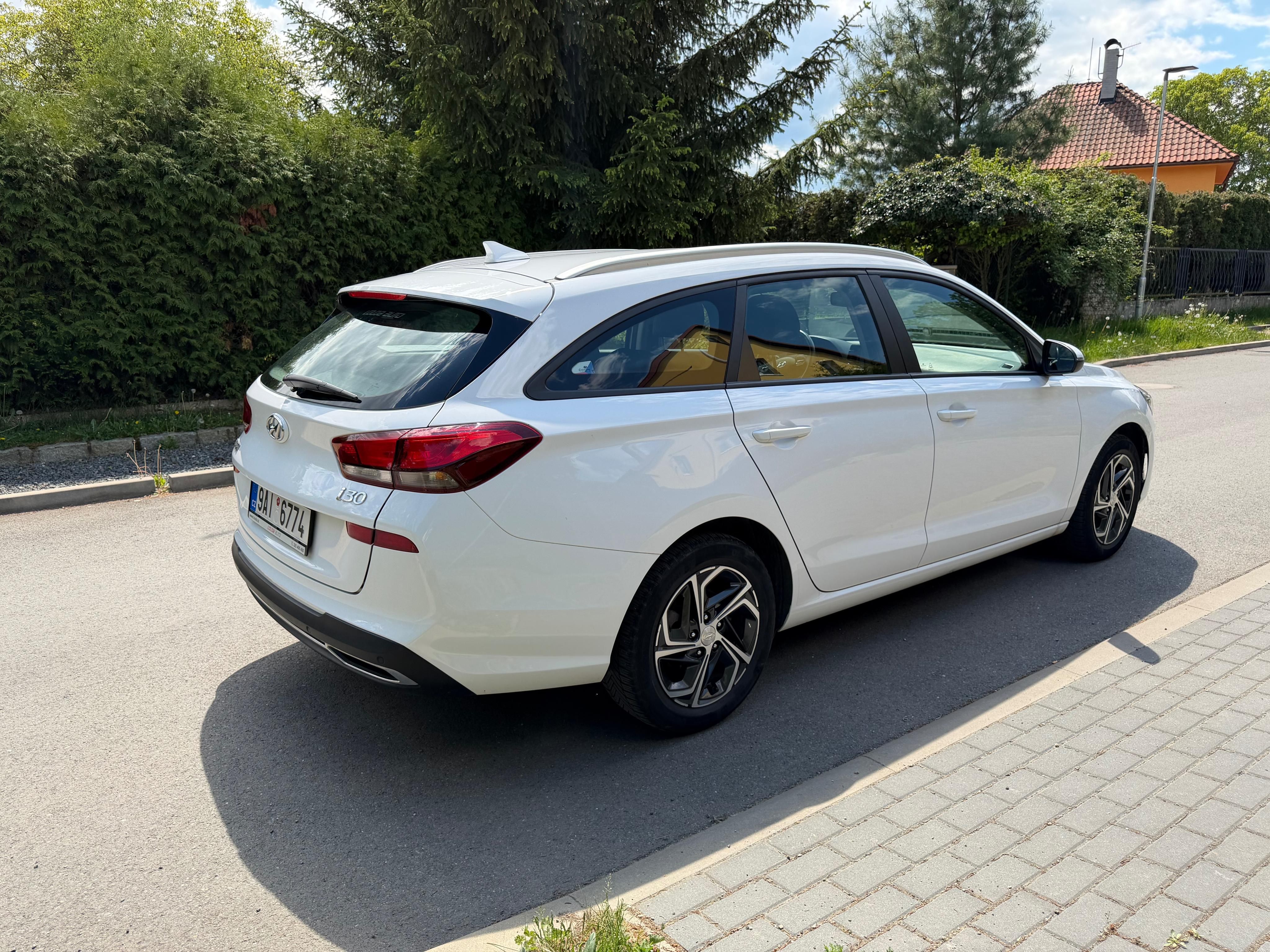 Hyundai i30, 1.5 benzin, původ ČR, serviska - fotka 6