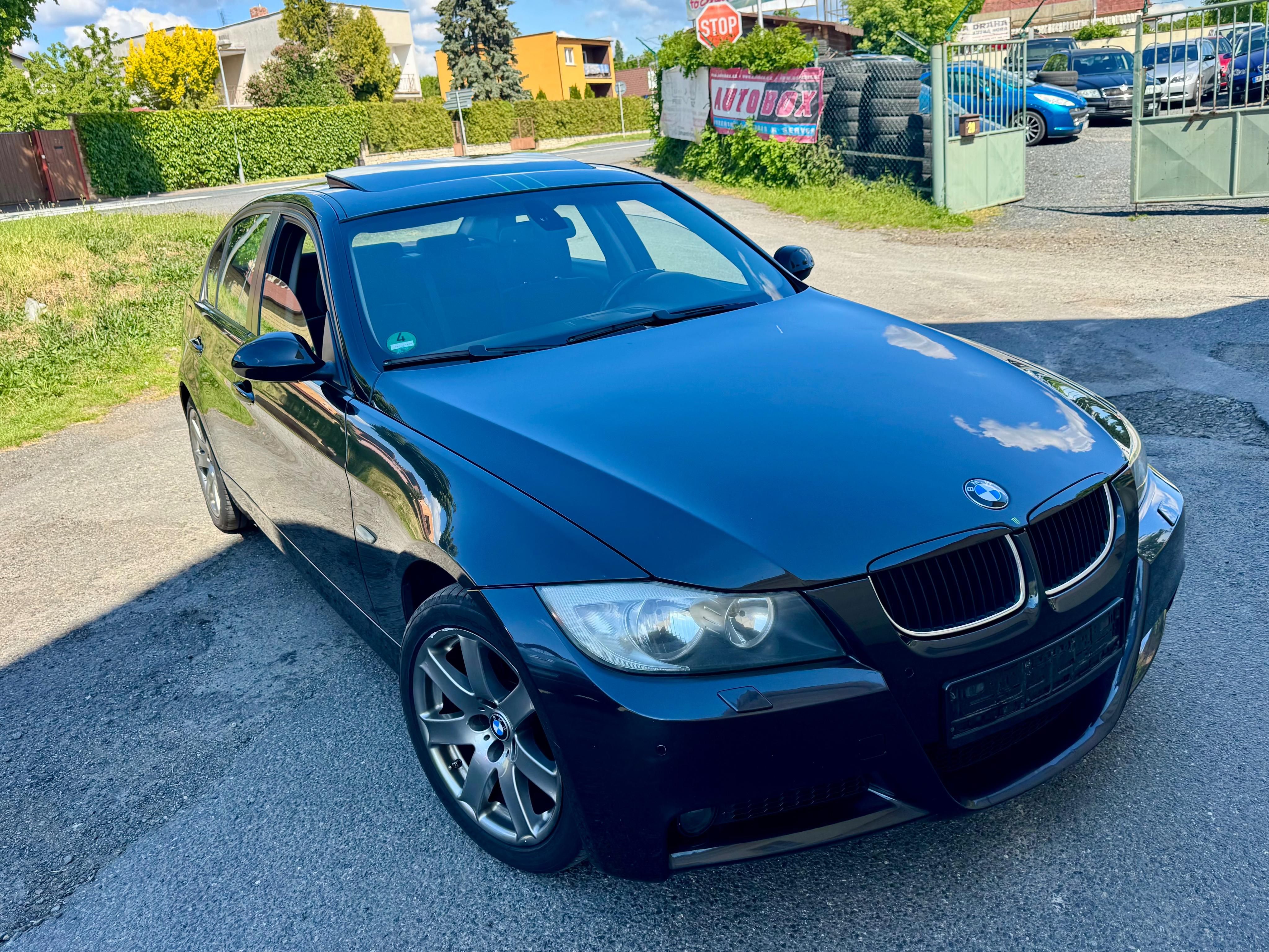 BMW Řada 3, e90 320i 95kW M-packet - fotka 2