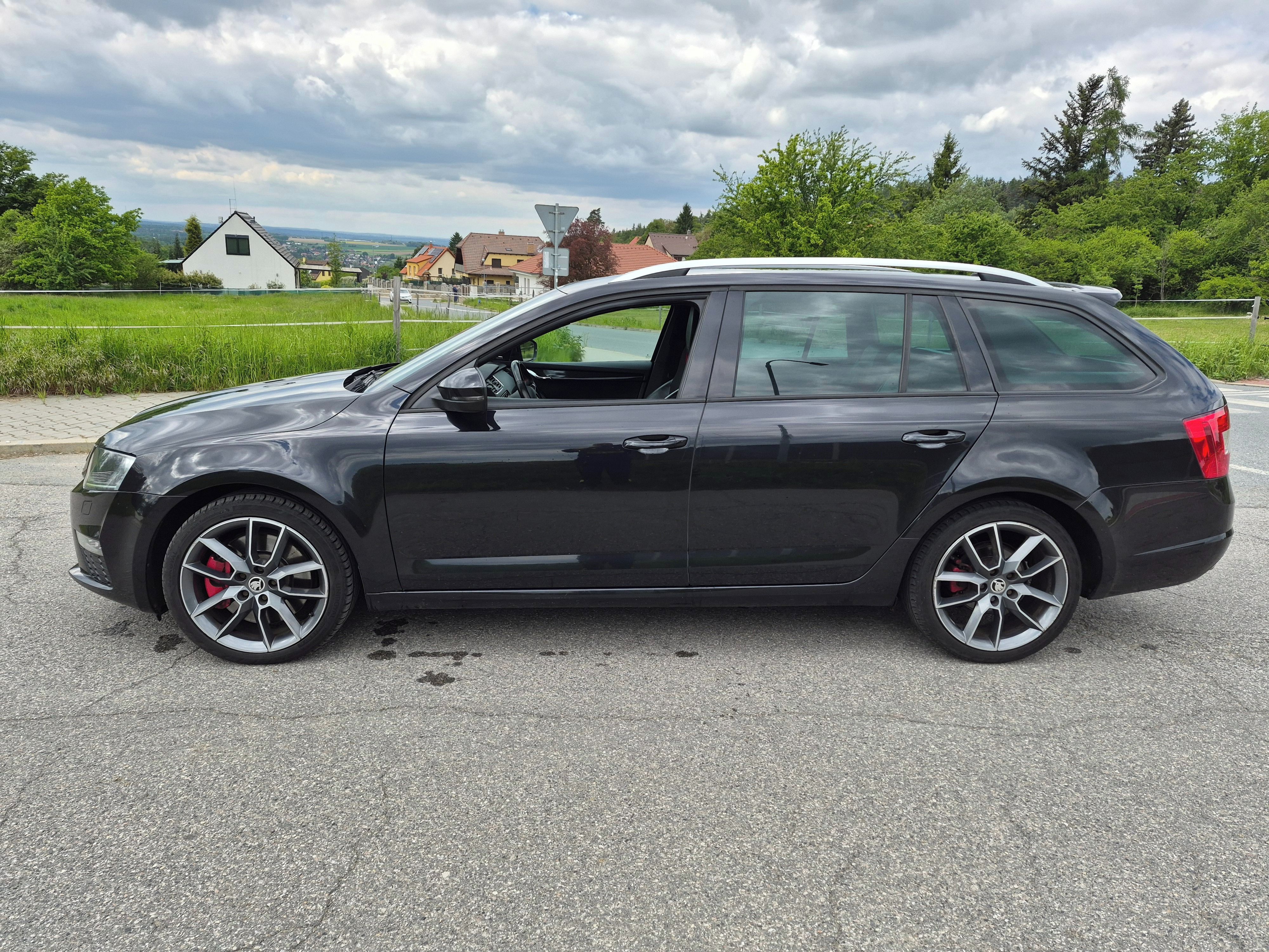 Škoda Octavia, RS,2.0 TDi135kw,DSG,závěs,serv - fotka 3
