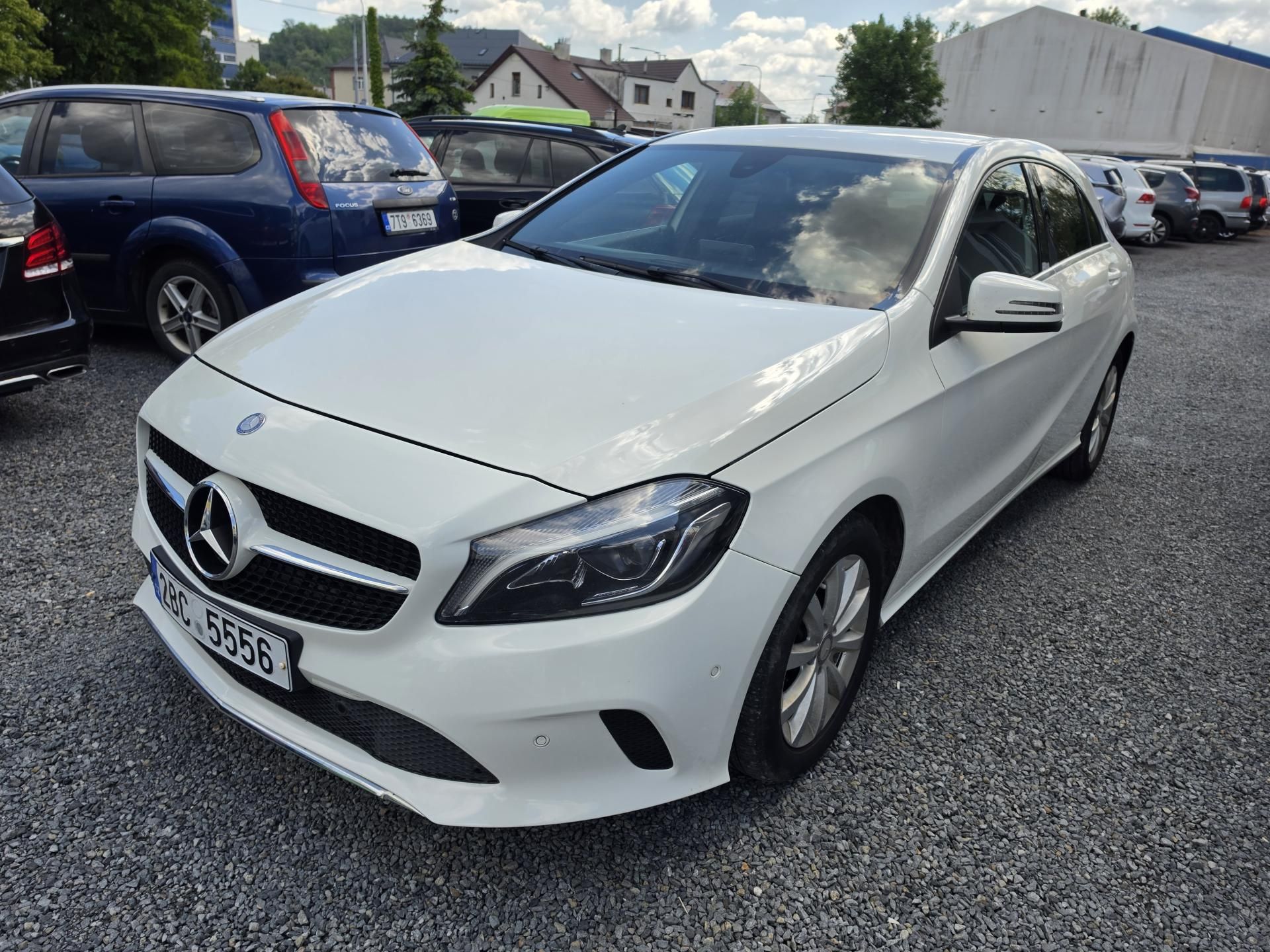 Mercedes-Benz Třídy A, 160i - fotka 2