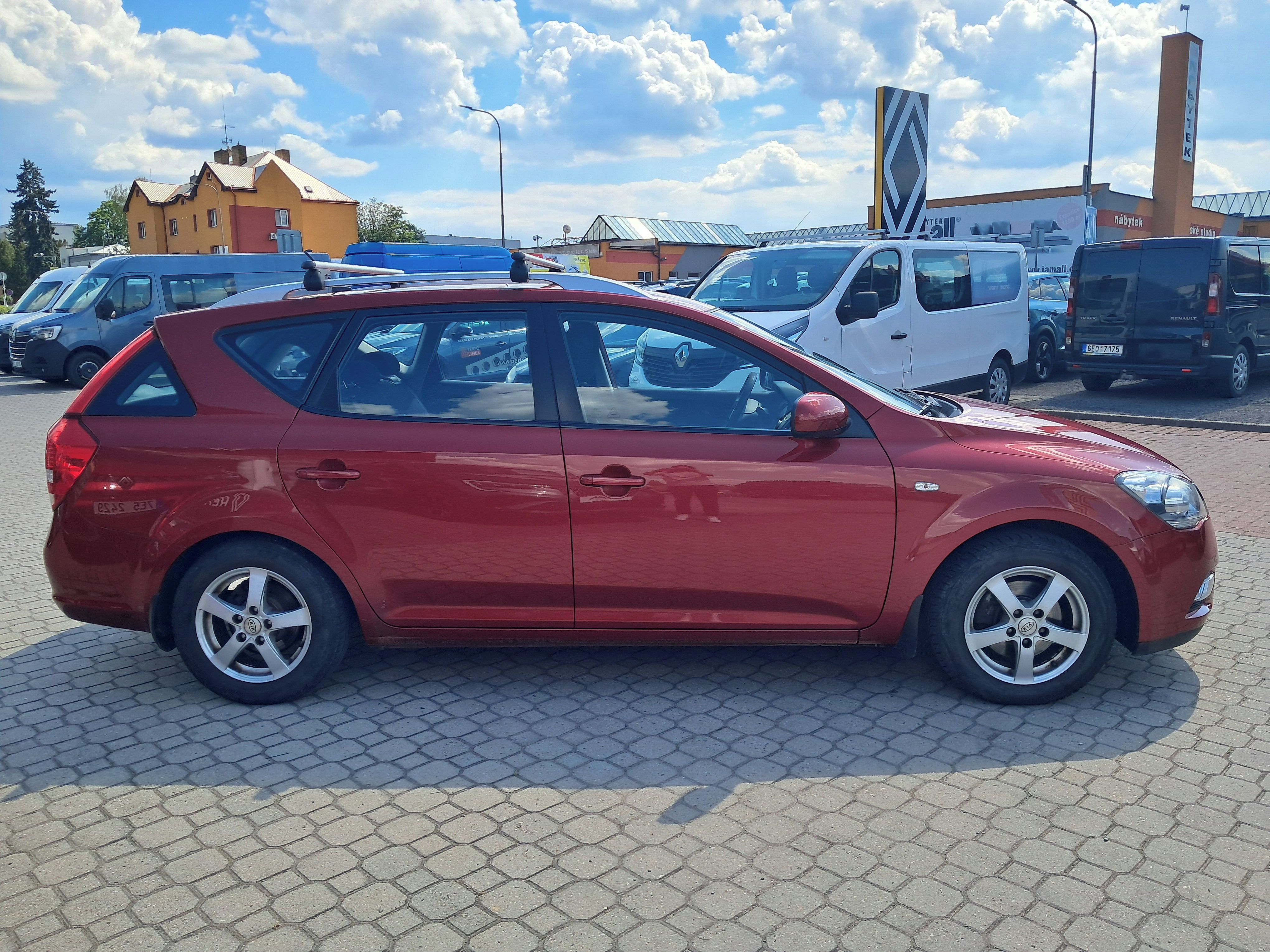 Kia Cee´d, Kombi 1.4/77kW/1.maj./ČR/2011 - fotka 6