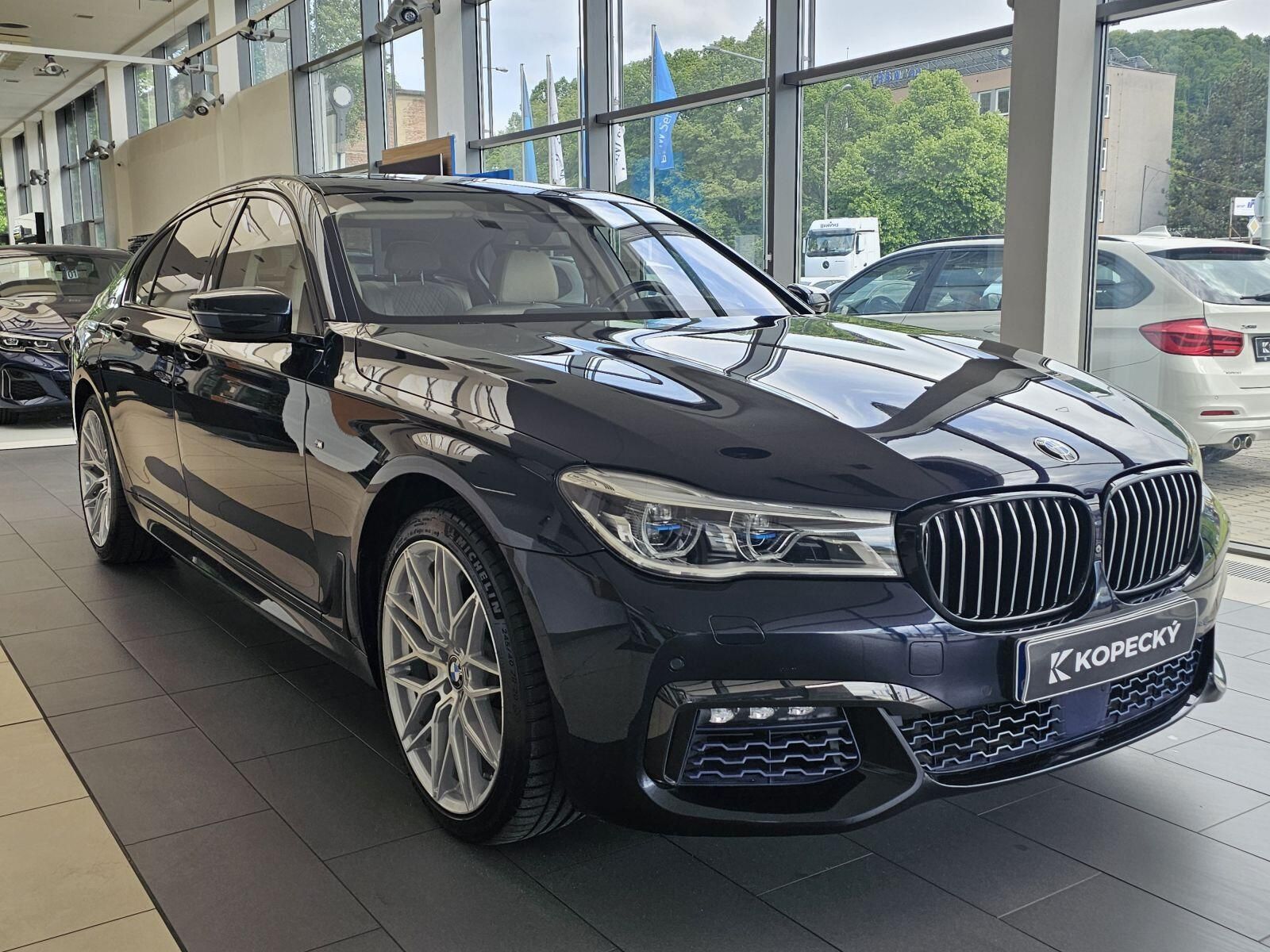 BMW Řada 7, 750d xDrive - fotka 3