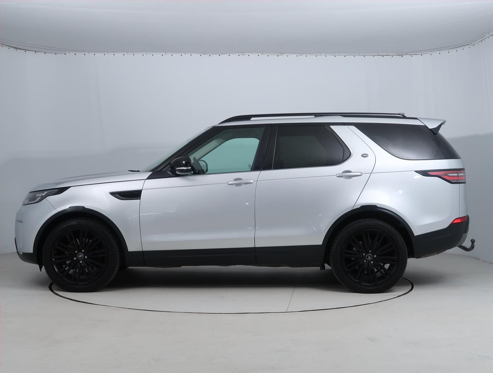 Land Rover Discovery, 3.0 Td6, 4X4, Automat, 7 míst - fotka 3